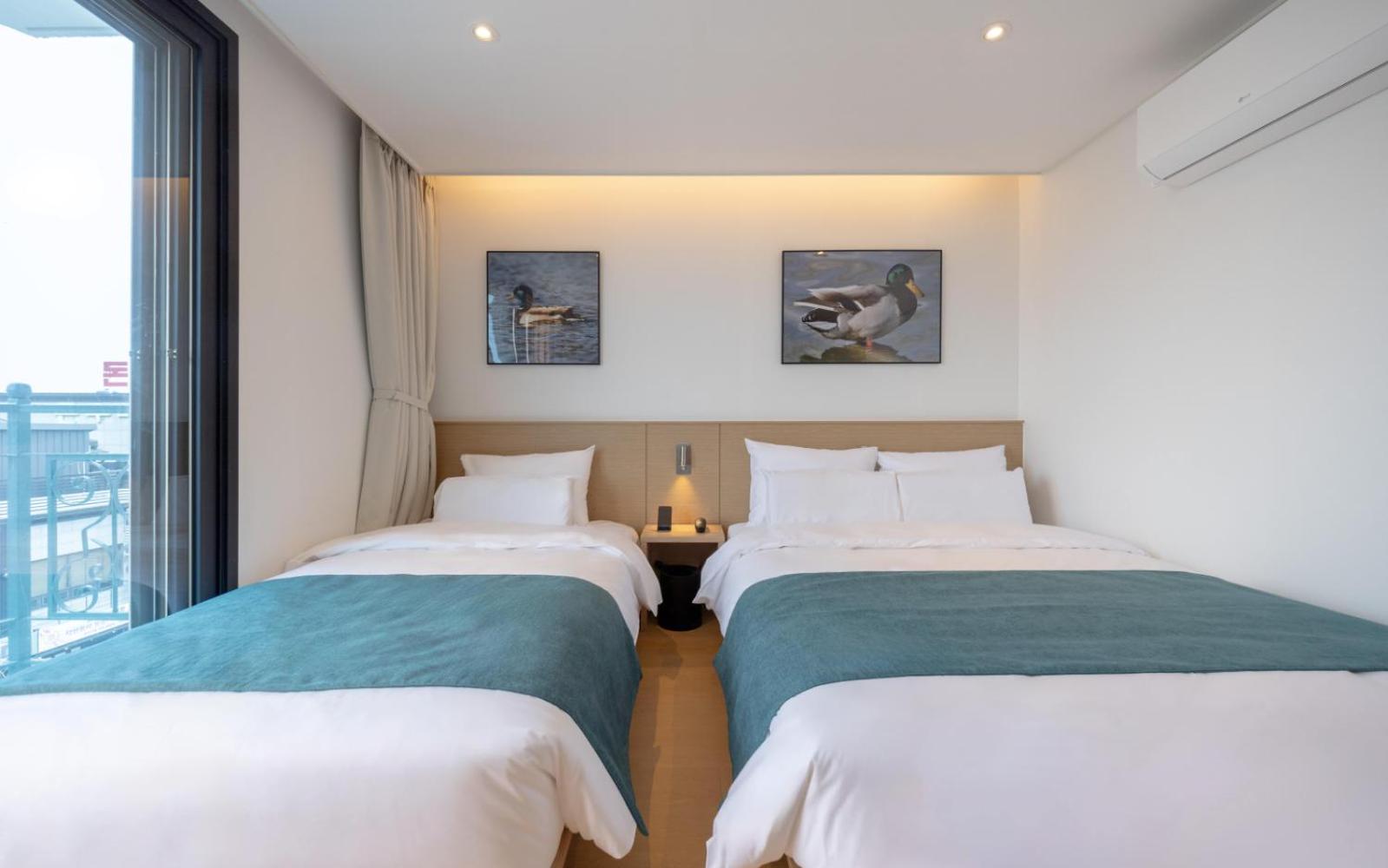 Standard Twin Room - Photo 7