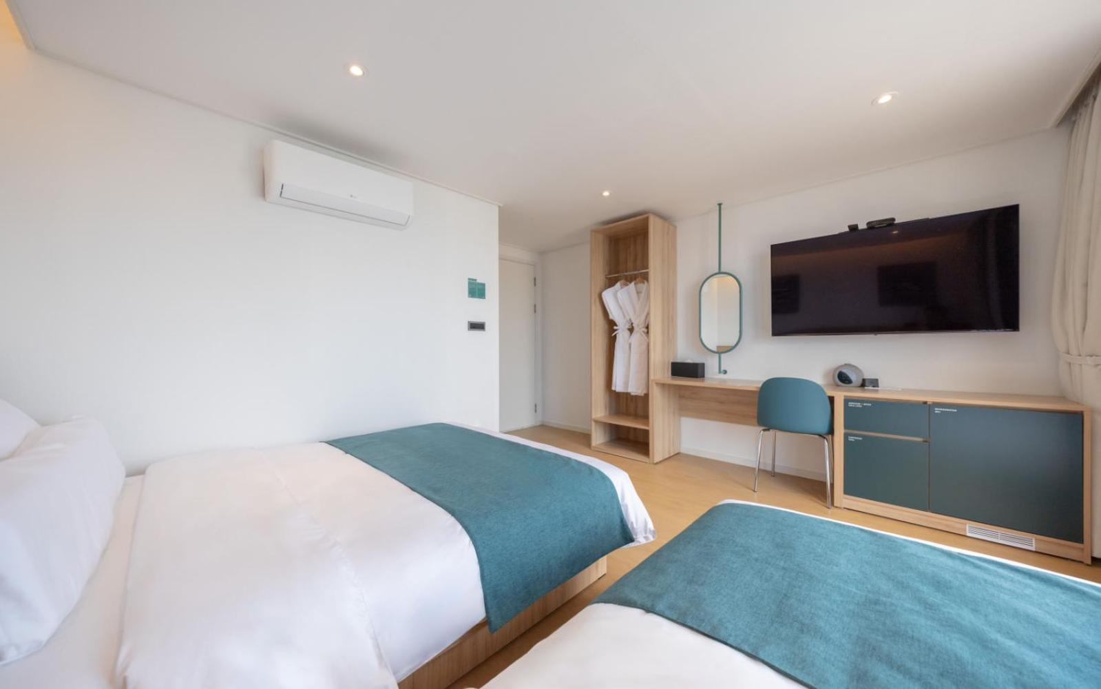 Standard Twin Room - Photo 6