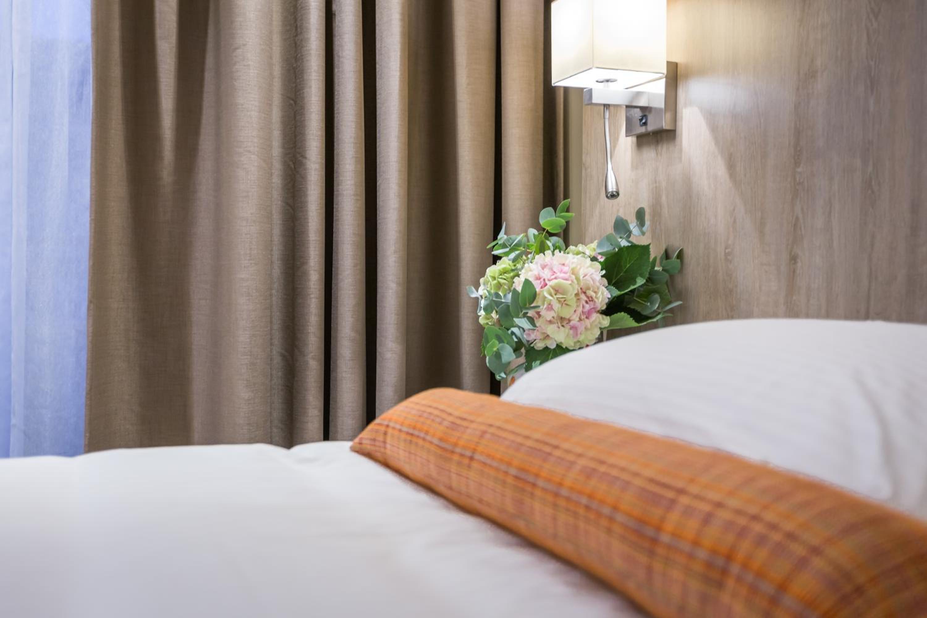 Comfort Double Room with Rain Shower - Photo 4
