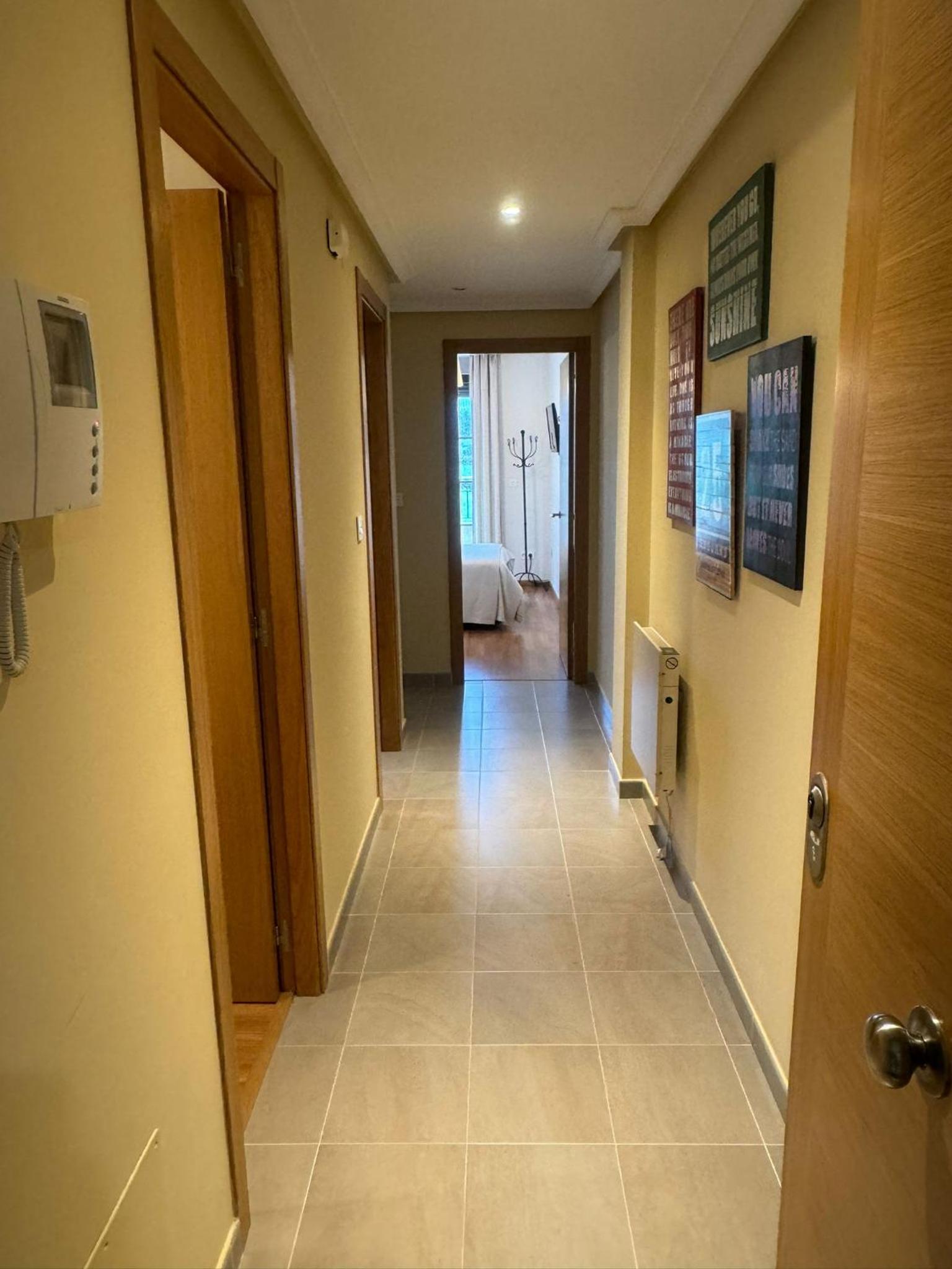 Apartamento de lujo de dos habitaciones con balcón