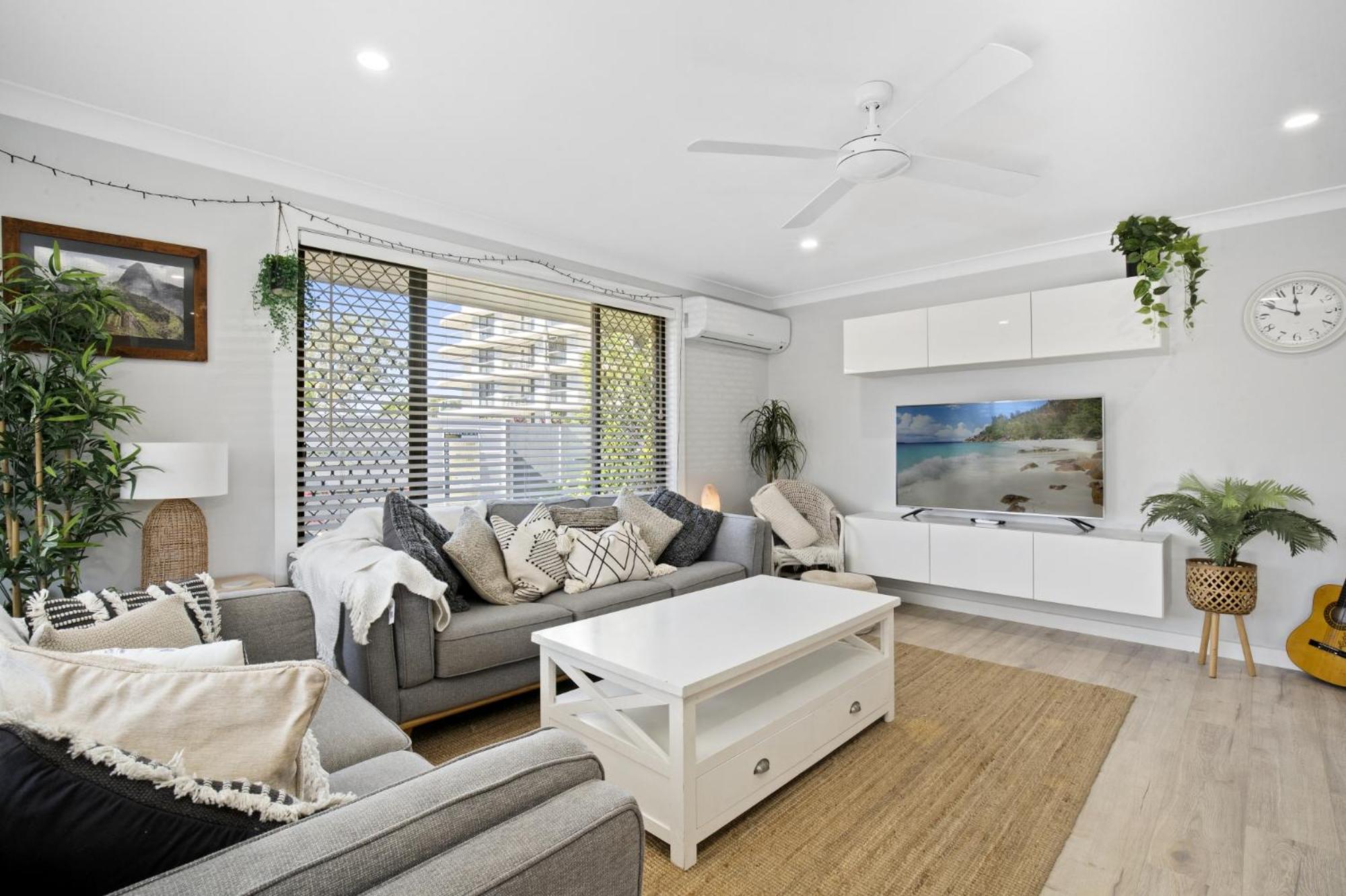 Three-Bedroom House photo 2