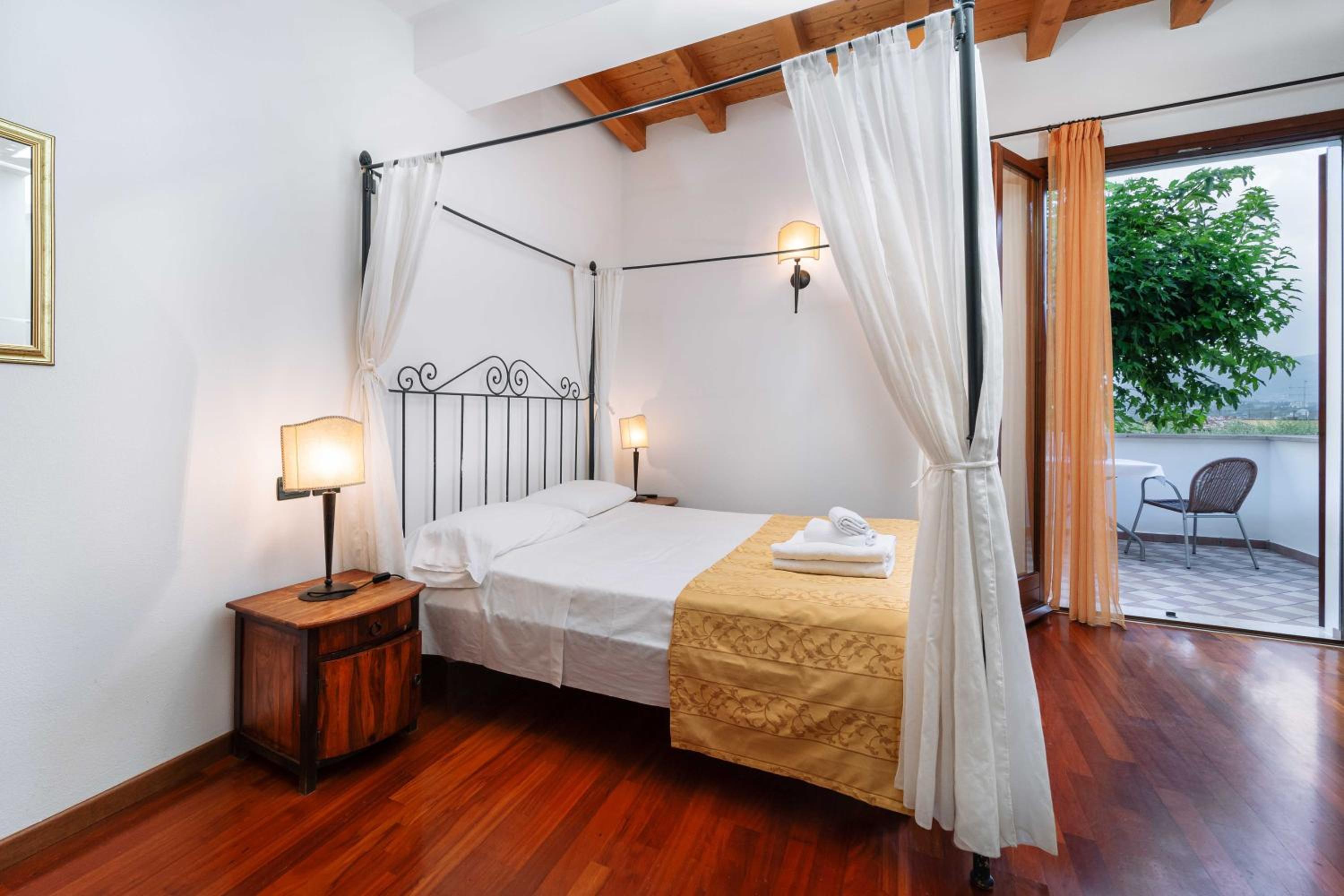 Double or Twin Room with Lake View