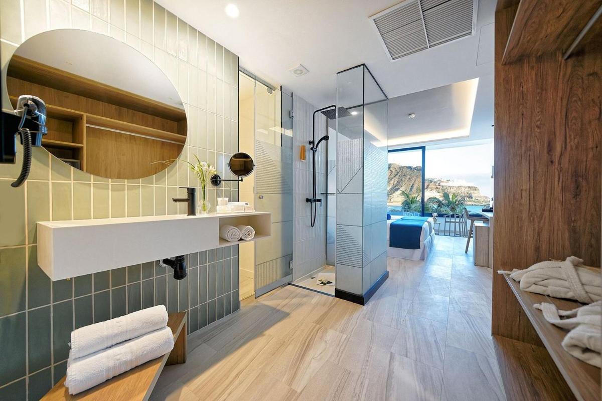 Junior Suite with Sea View (3 Adults) photo 3