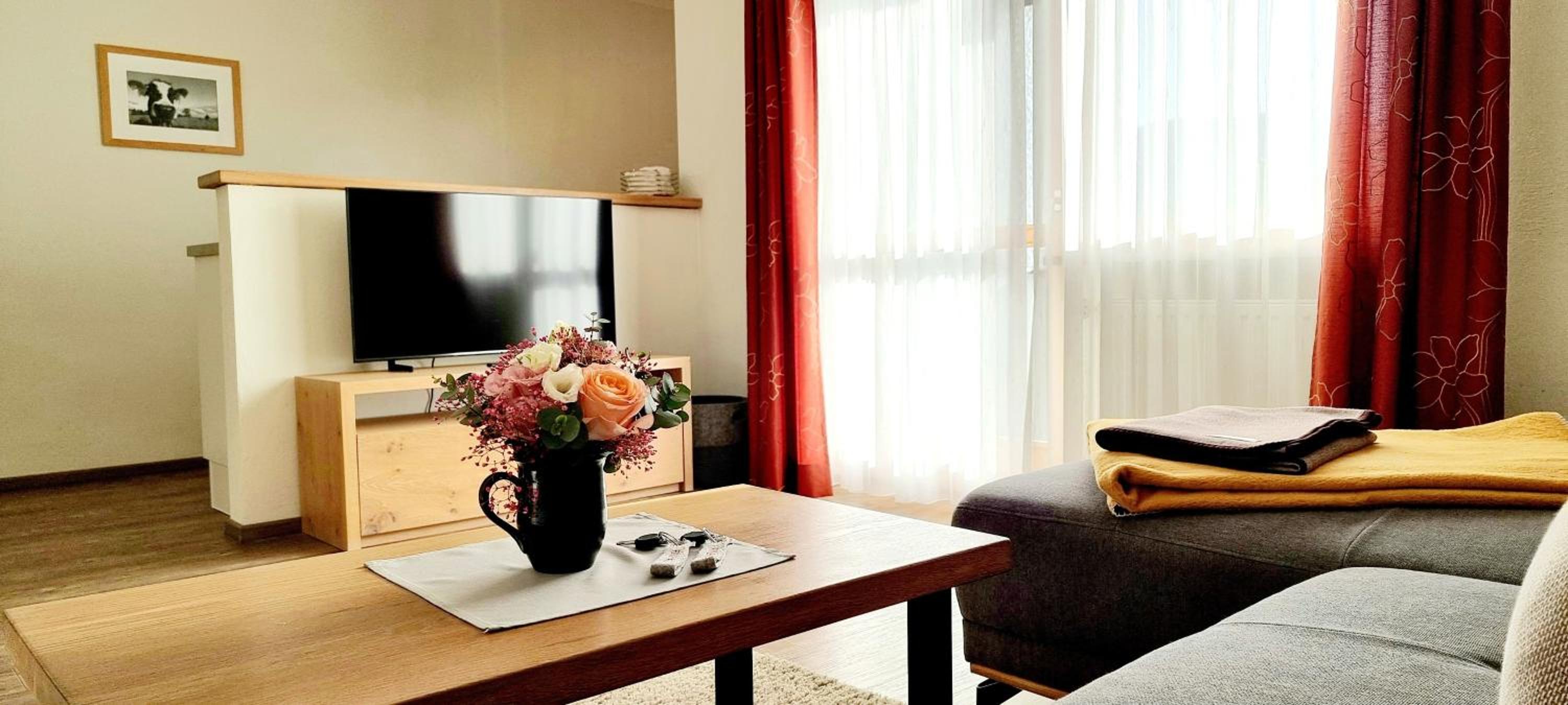 One-Bedroom Apartment with Lake View photo 2