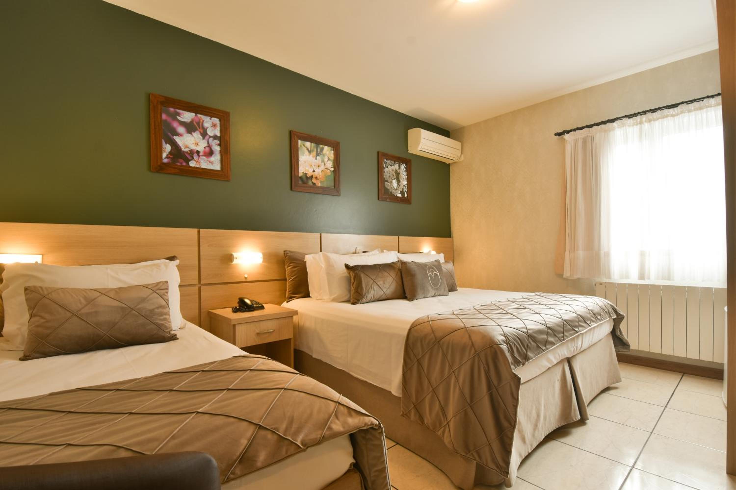 Deluxe Triple Room photo 3