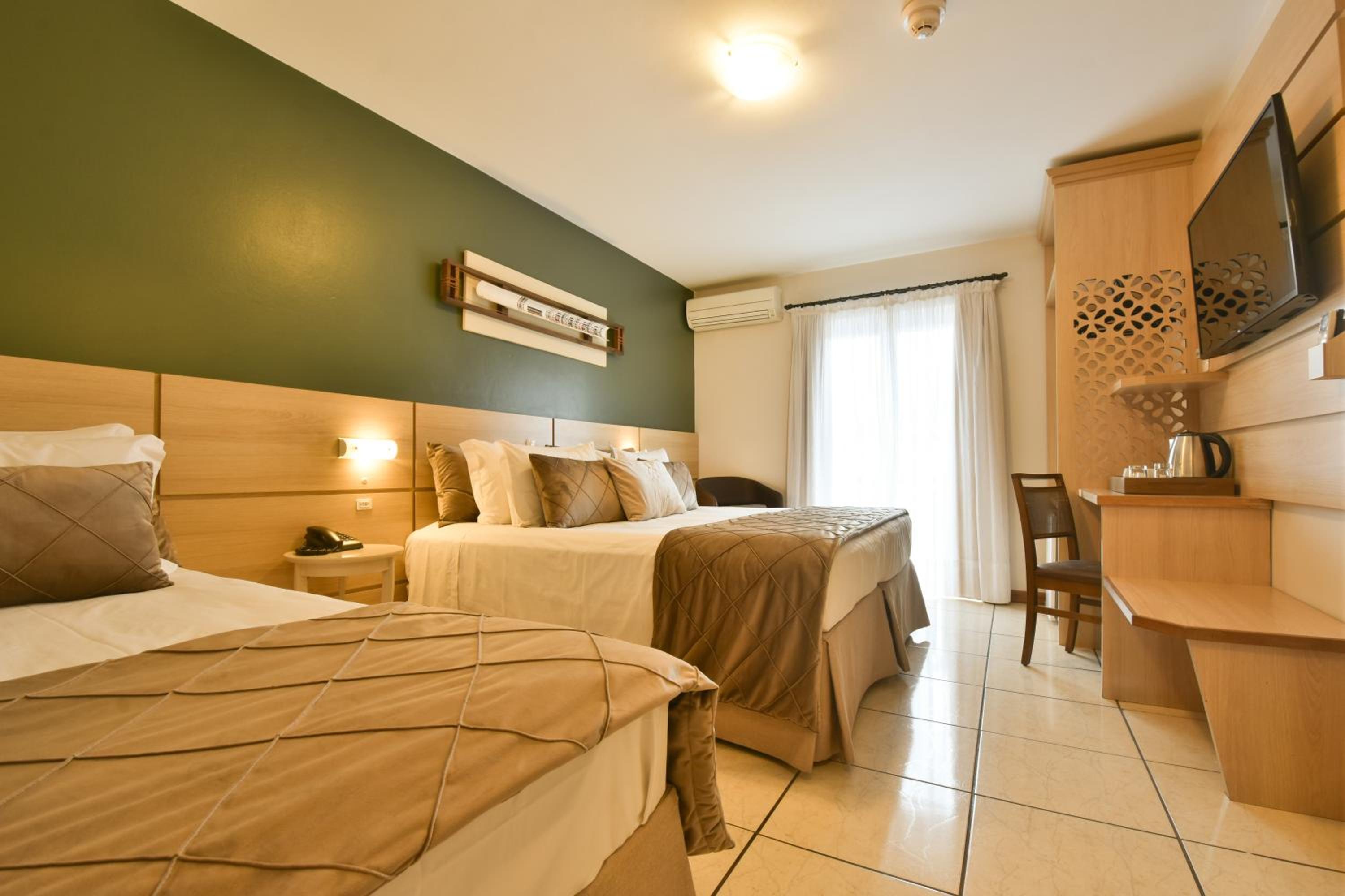 Deluxe Triple Room photo 2