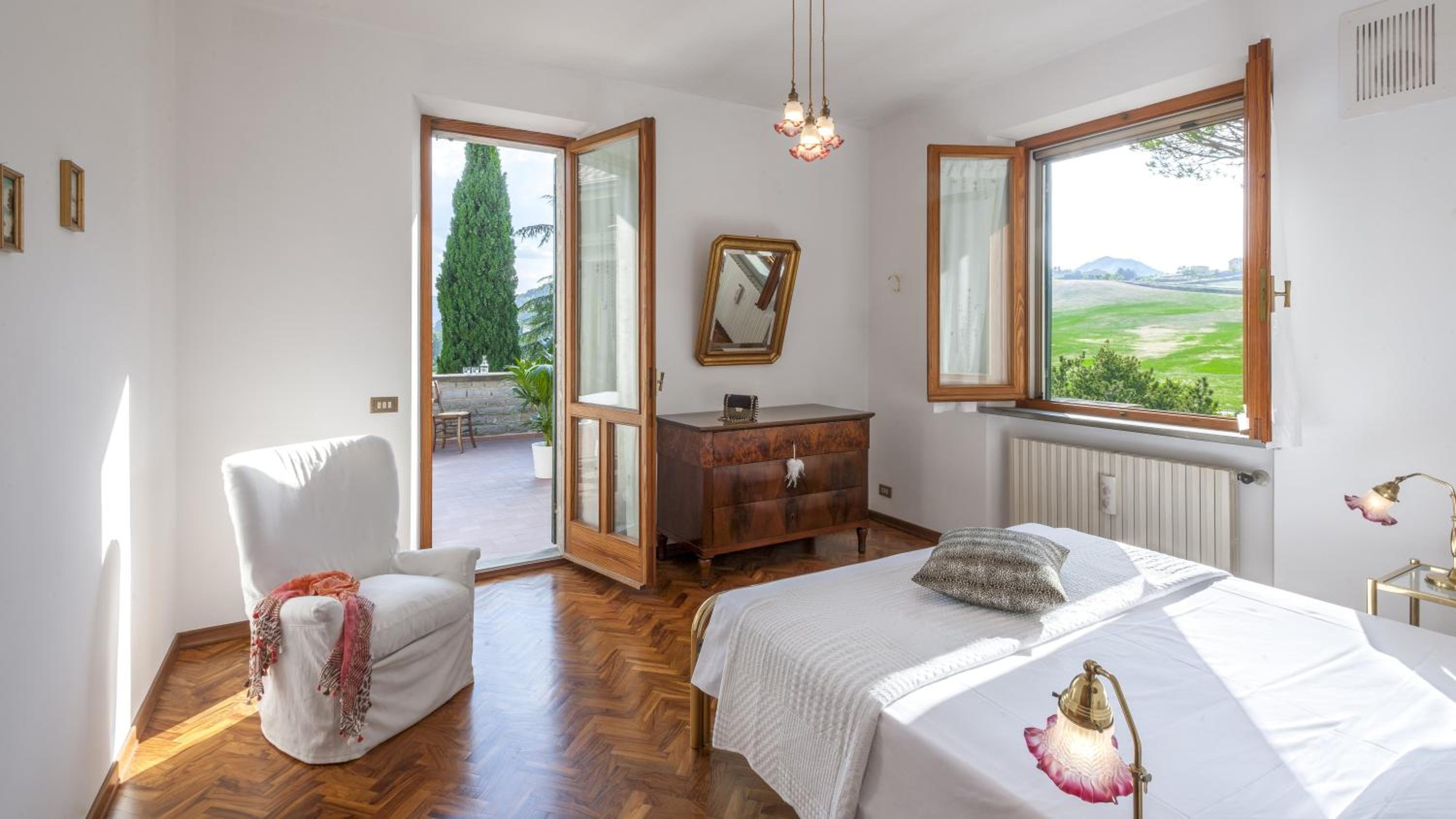 Five-Bedroom Villa photo 1
