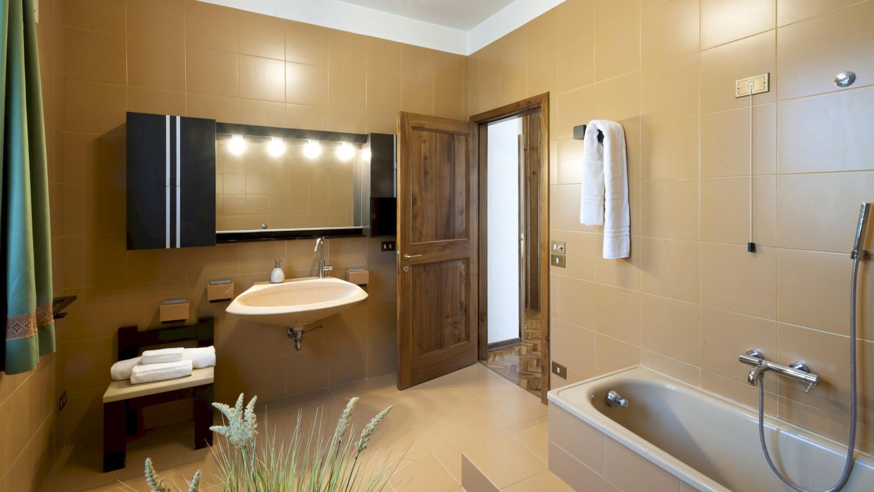 Five-Bedroom Villa photo 3