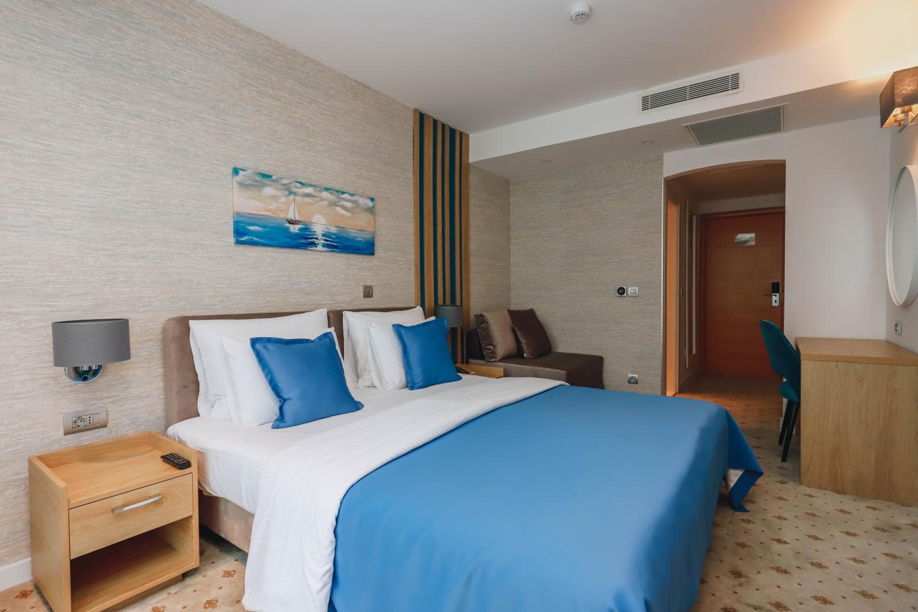 Standard Double or Twin Room Plus photo 2