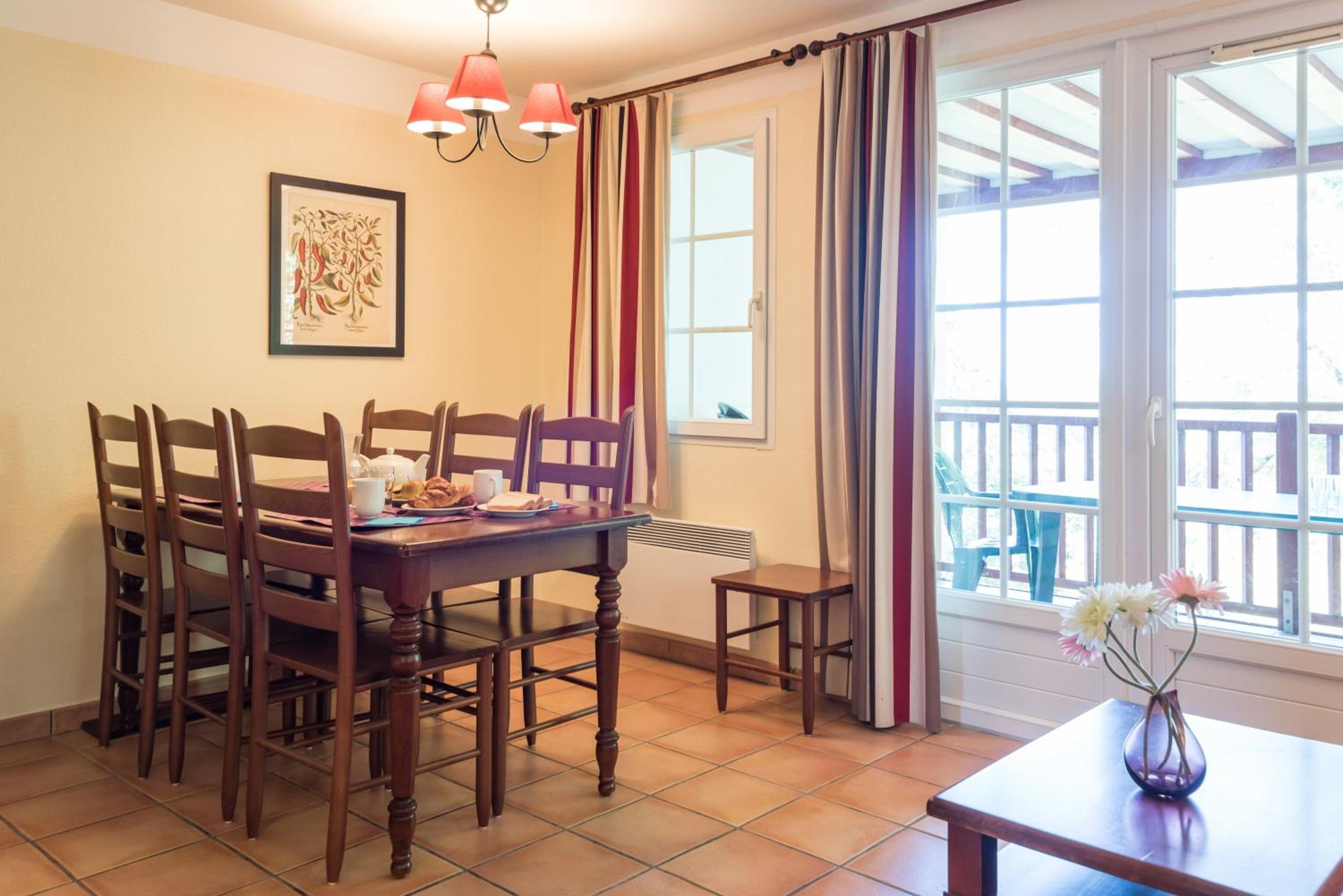 Superior Three-Bedroom Apartment with Balcony (8 People) photo 2