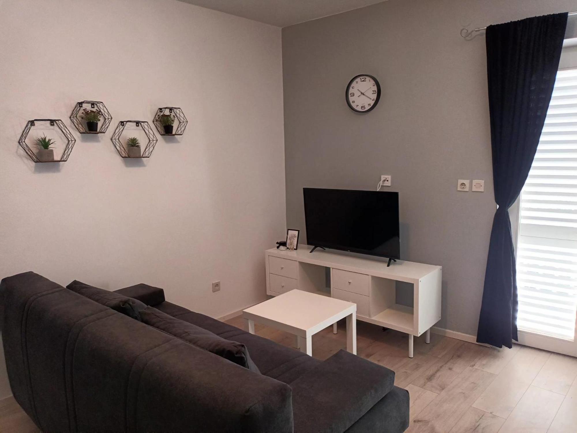One-Bedroom Apartment photo 3