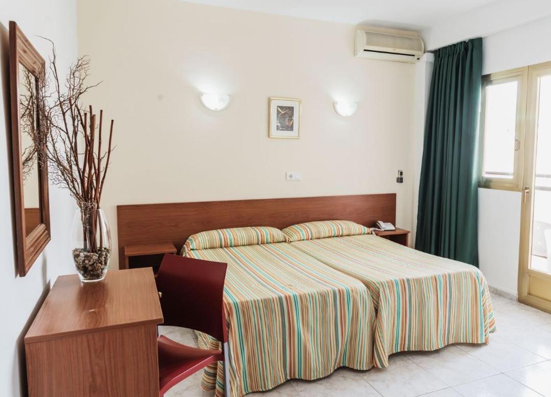 Habitación Doble o Twin Estándar con Balcón