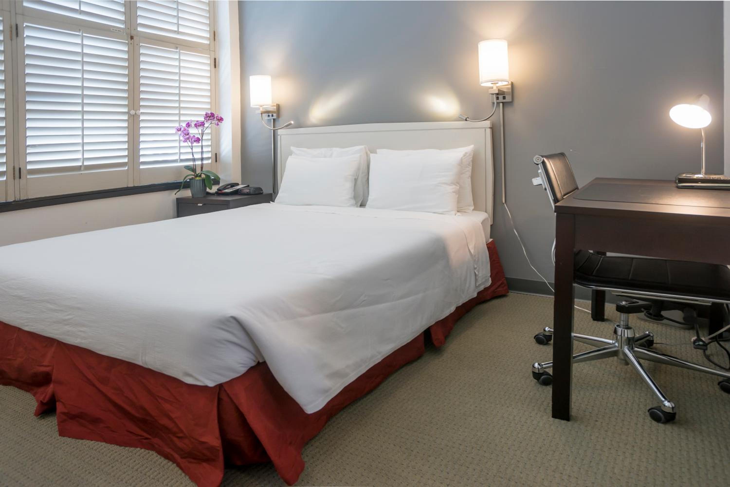 Deluxe Queen Room - Photo 6
