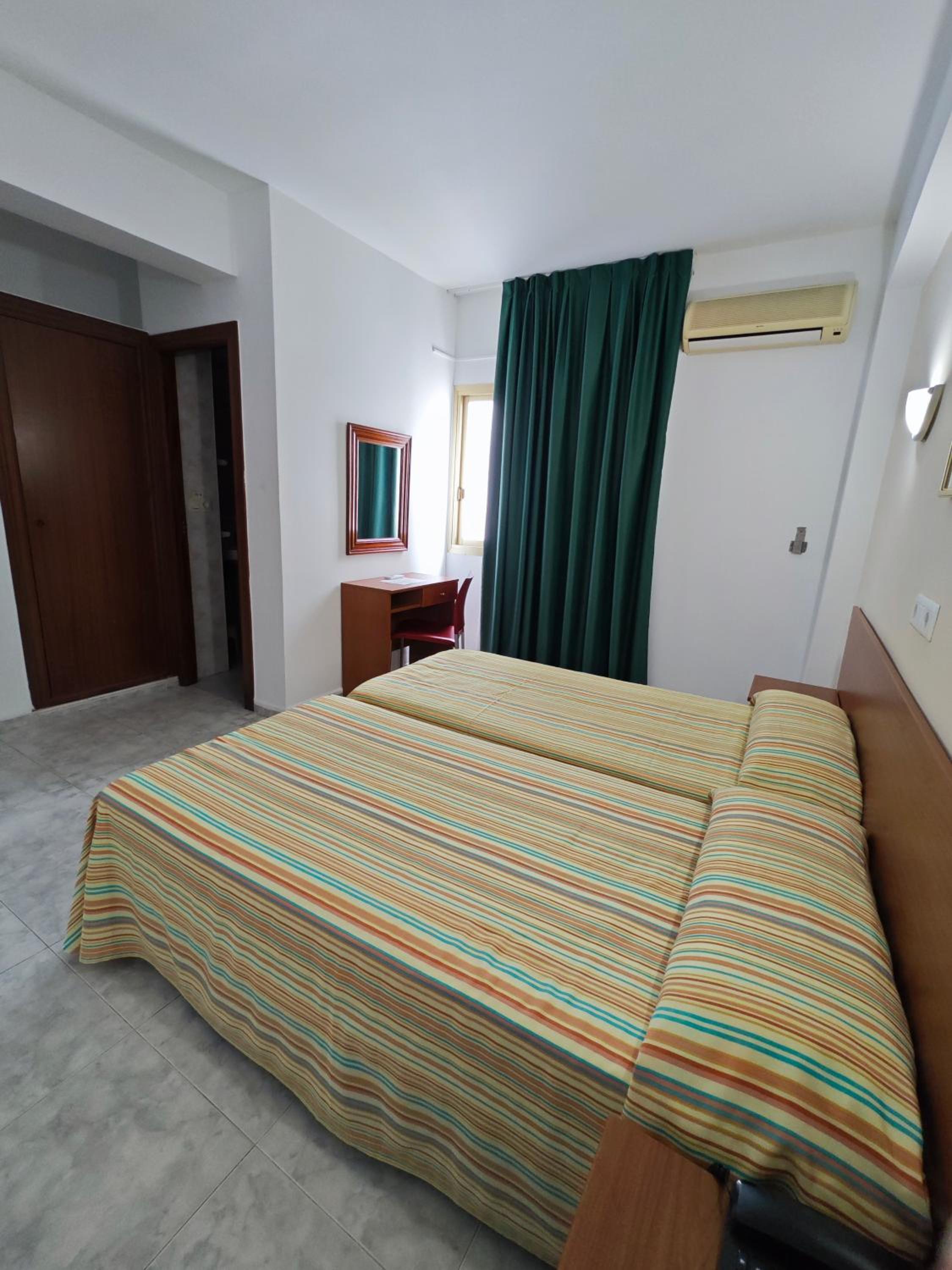 Double or Twin Room photo 3