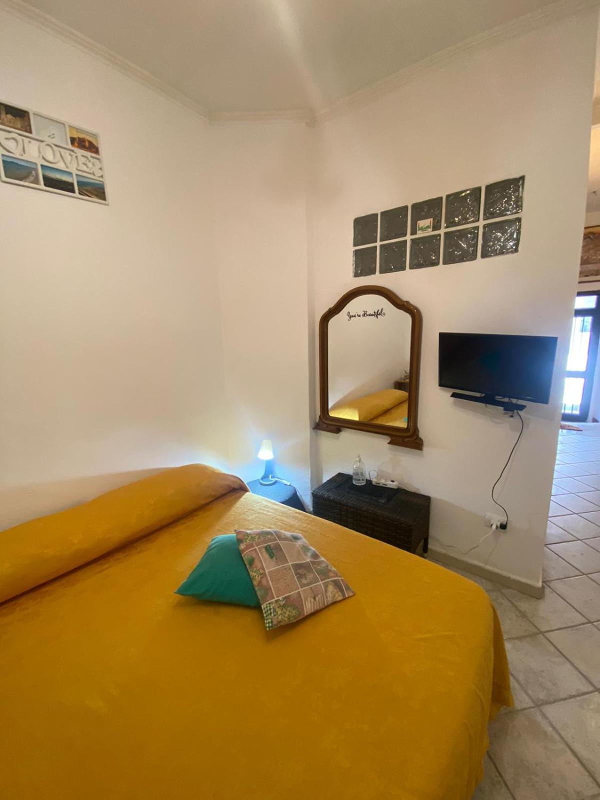 One-Bedroom House - Photo 15