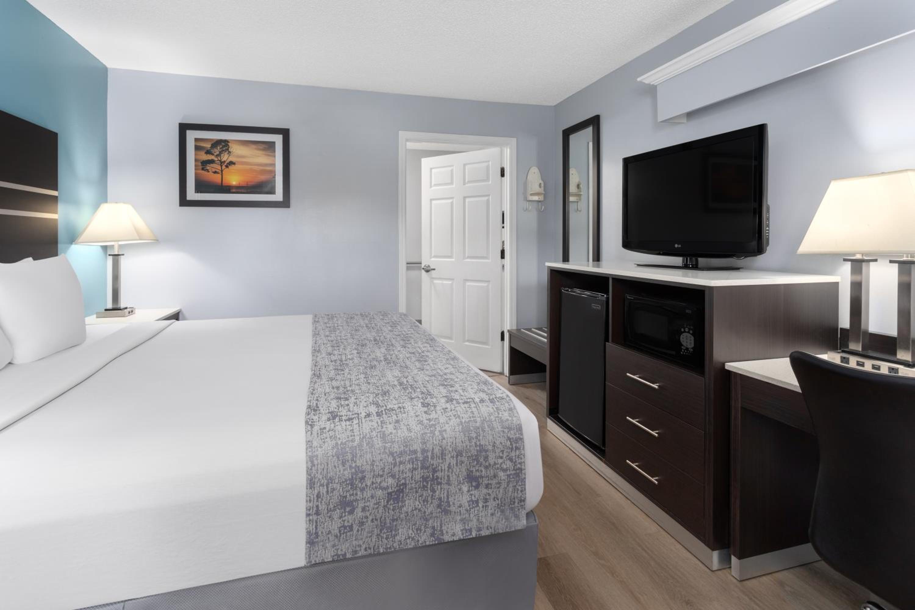 King Room - Disability Access - Non-Smoking - Photo 3