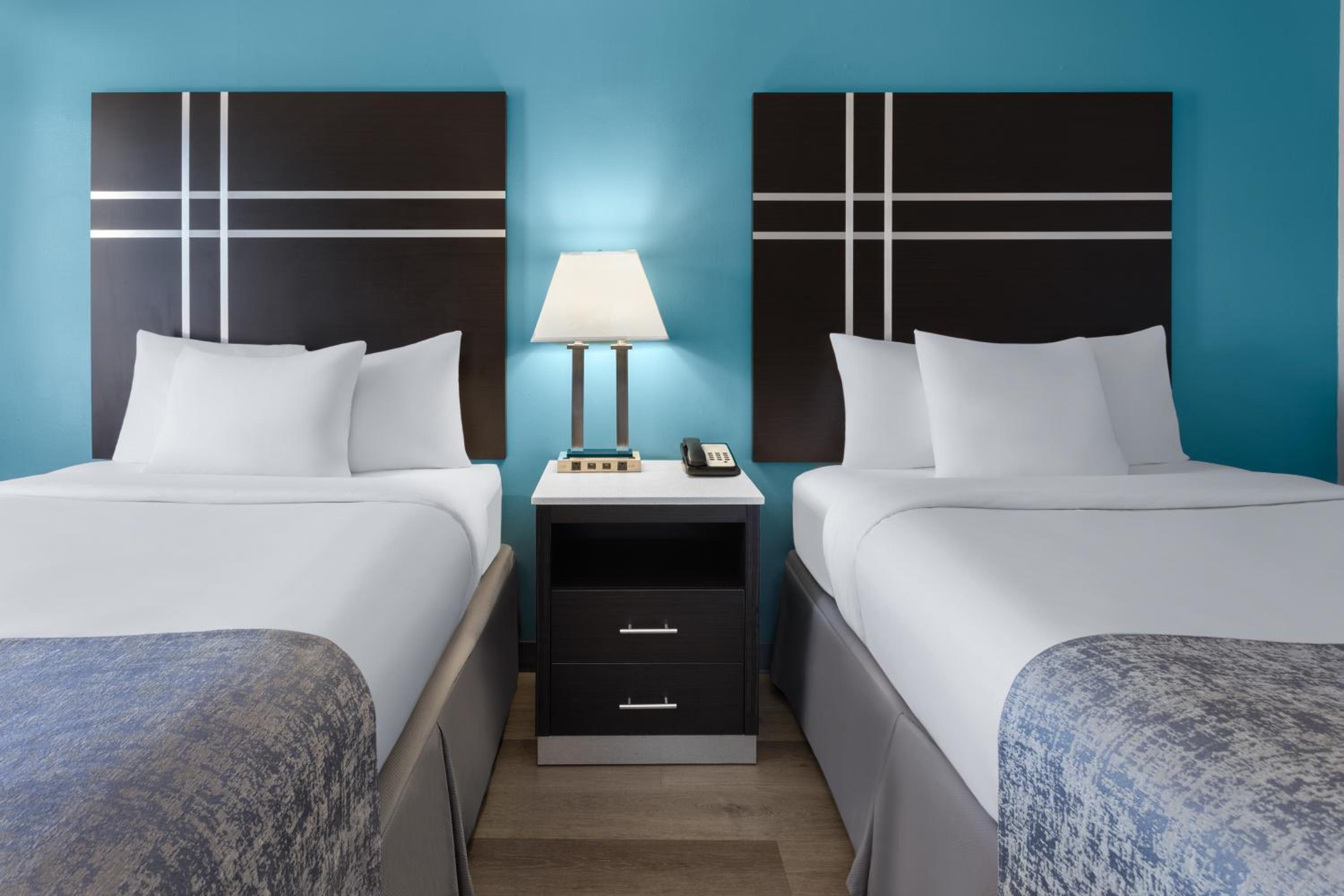 Double Room with Two Double Beds - Photo 3
