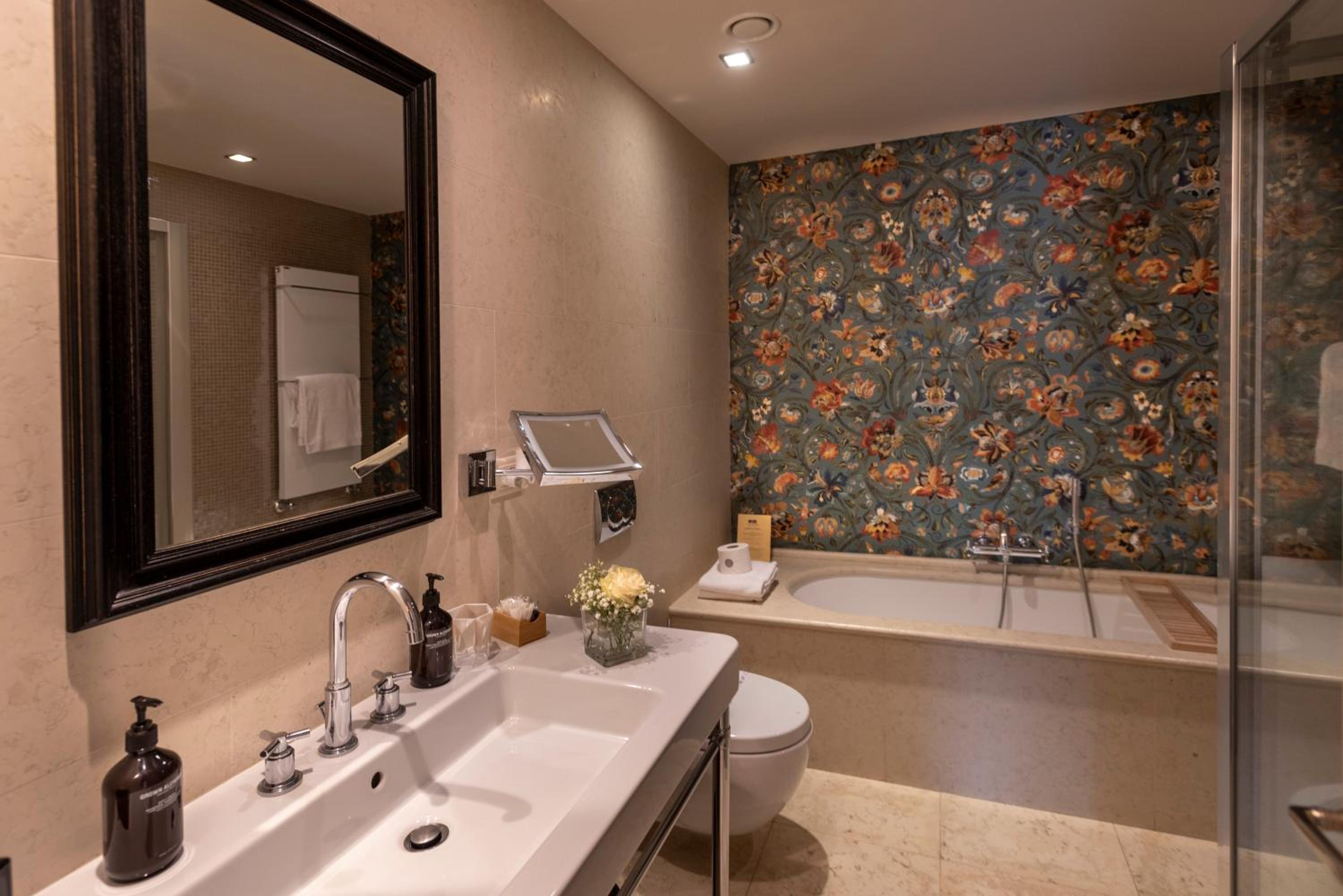 Family Suite with Spa Access photo 2