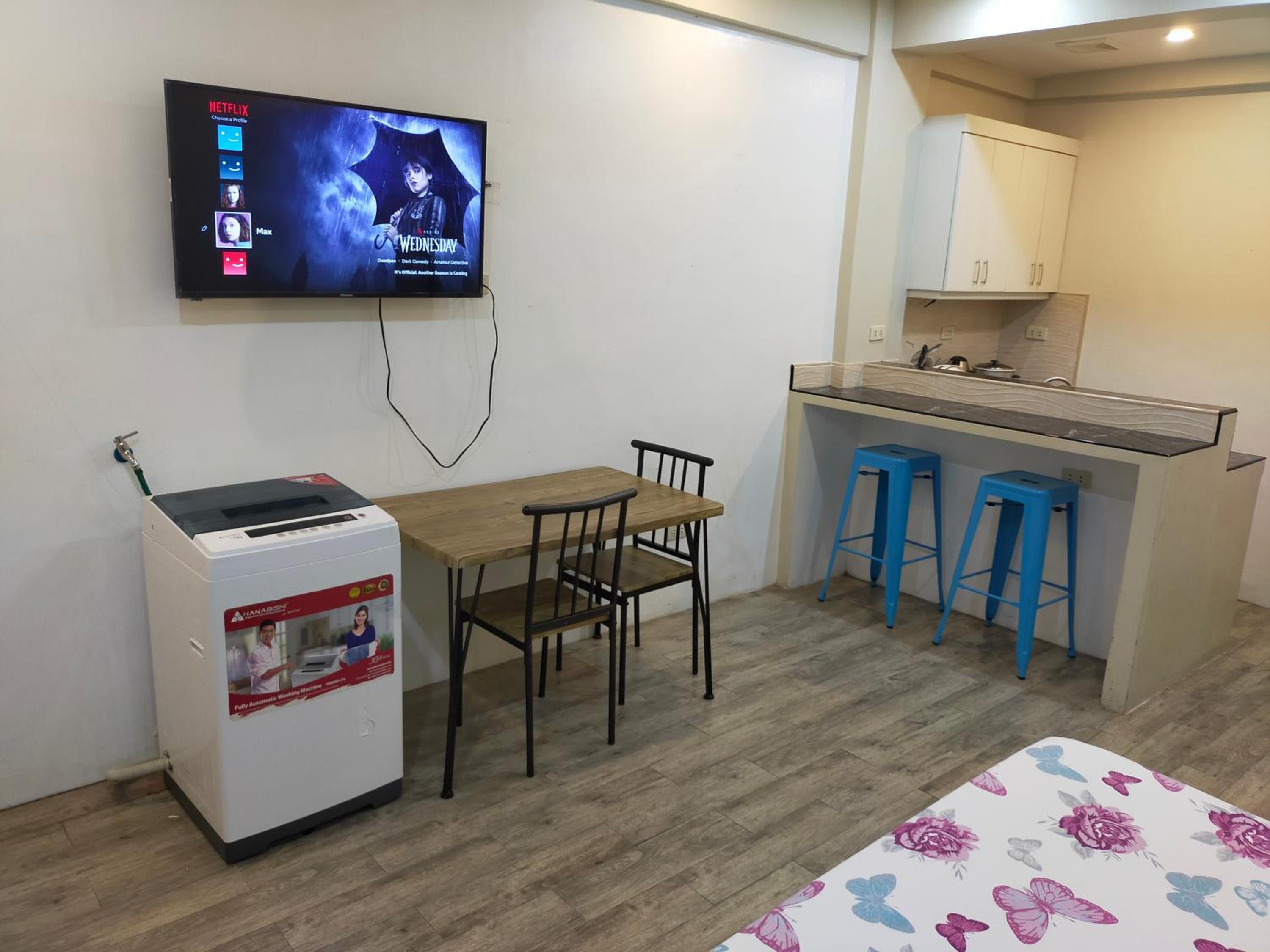 Deluxe Queen Studio 
