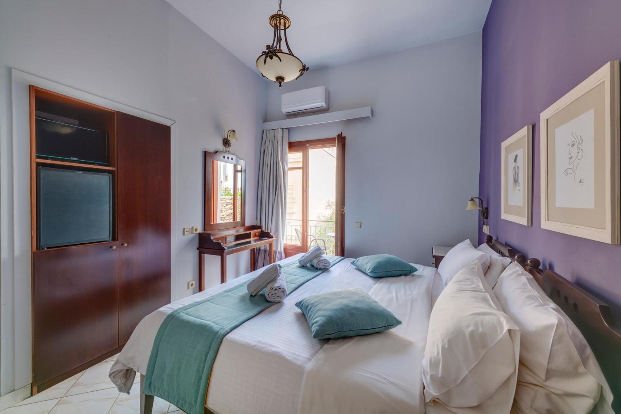 Double Room with Balcony - Photo 5