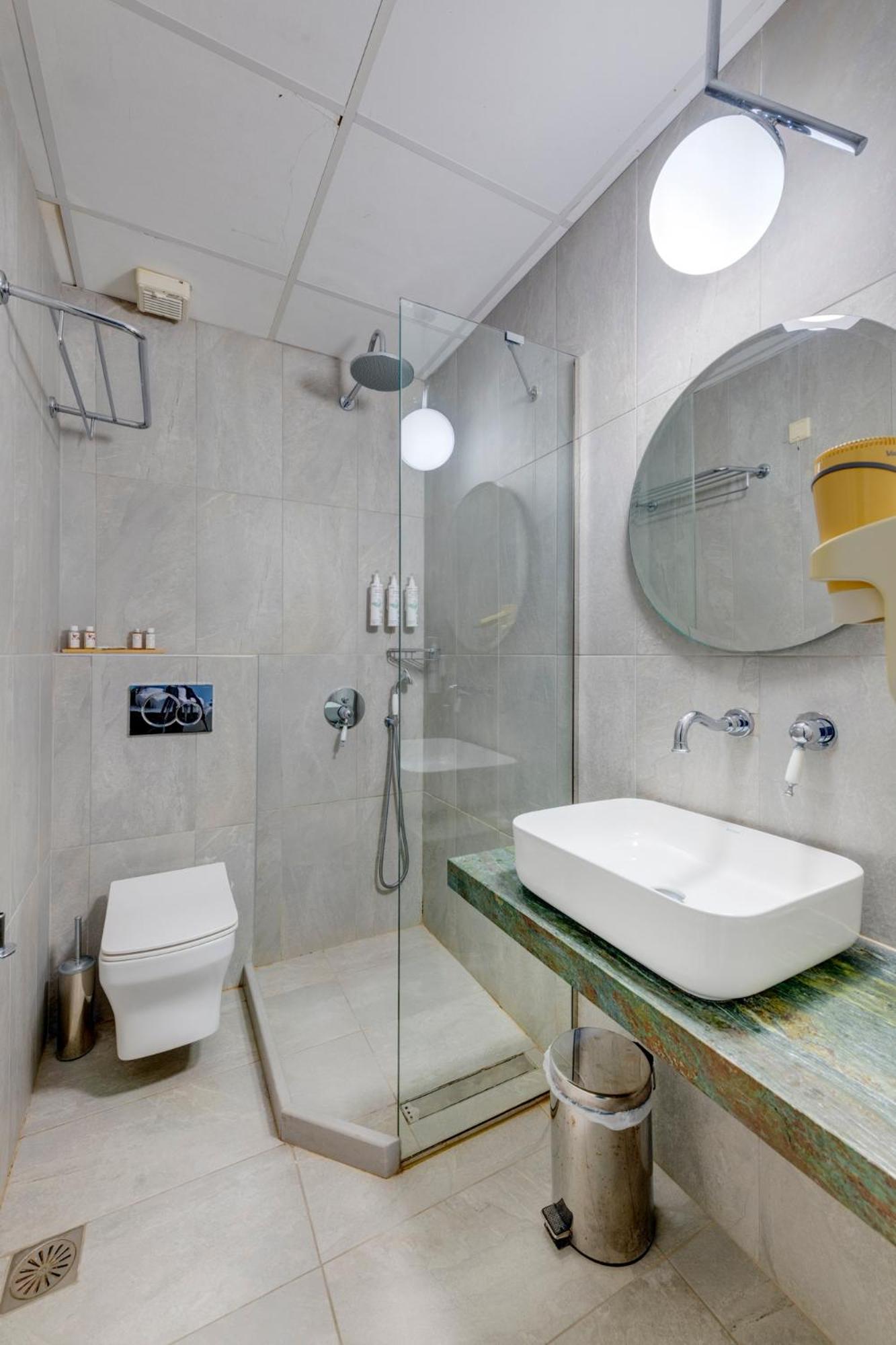 Double Room with Balcony - Photo 2