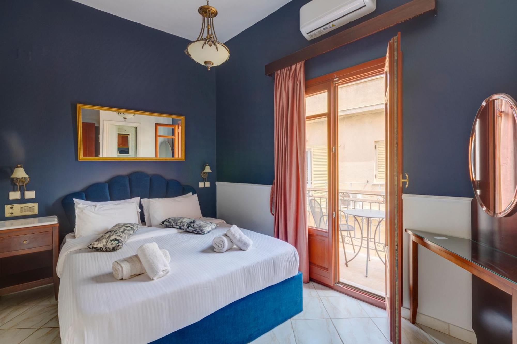 Double Room with Balcony - Photo 1