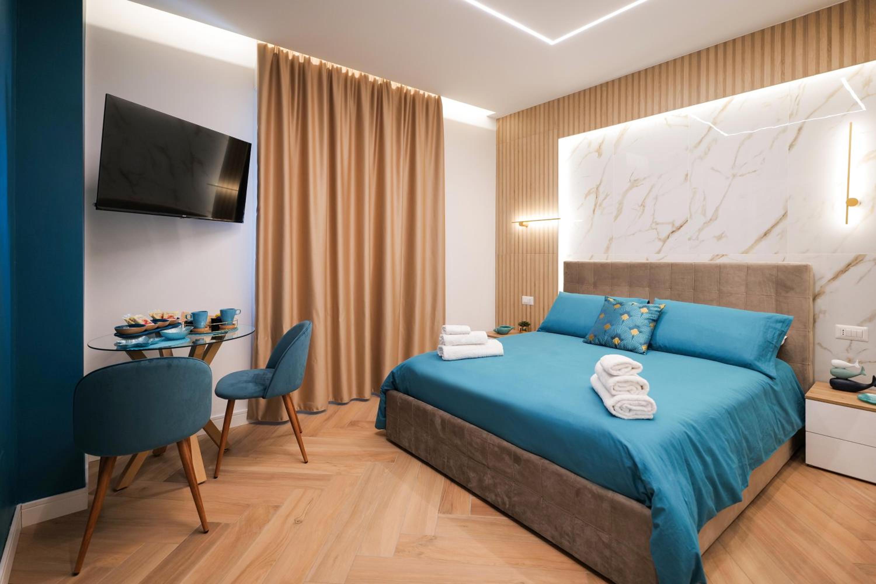 Standard King Room photo 2