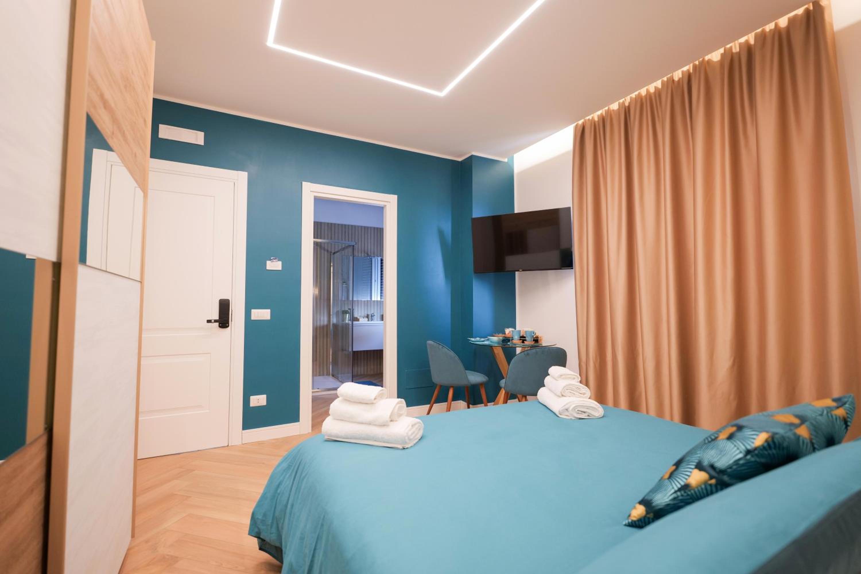 Standard King Room photo 2