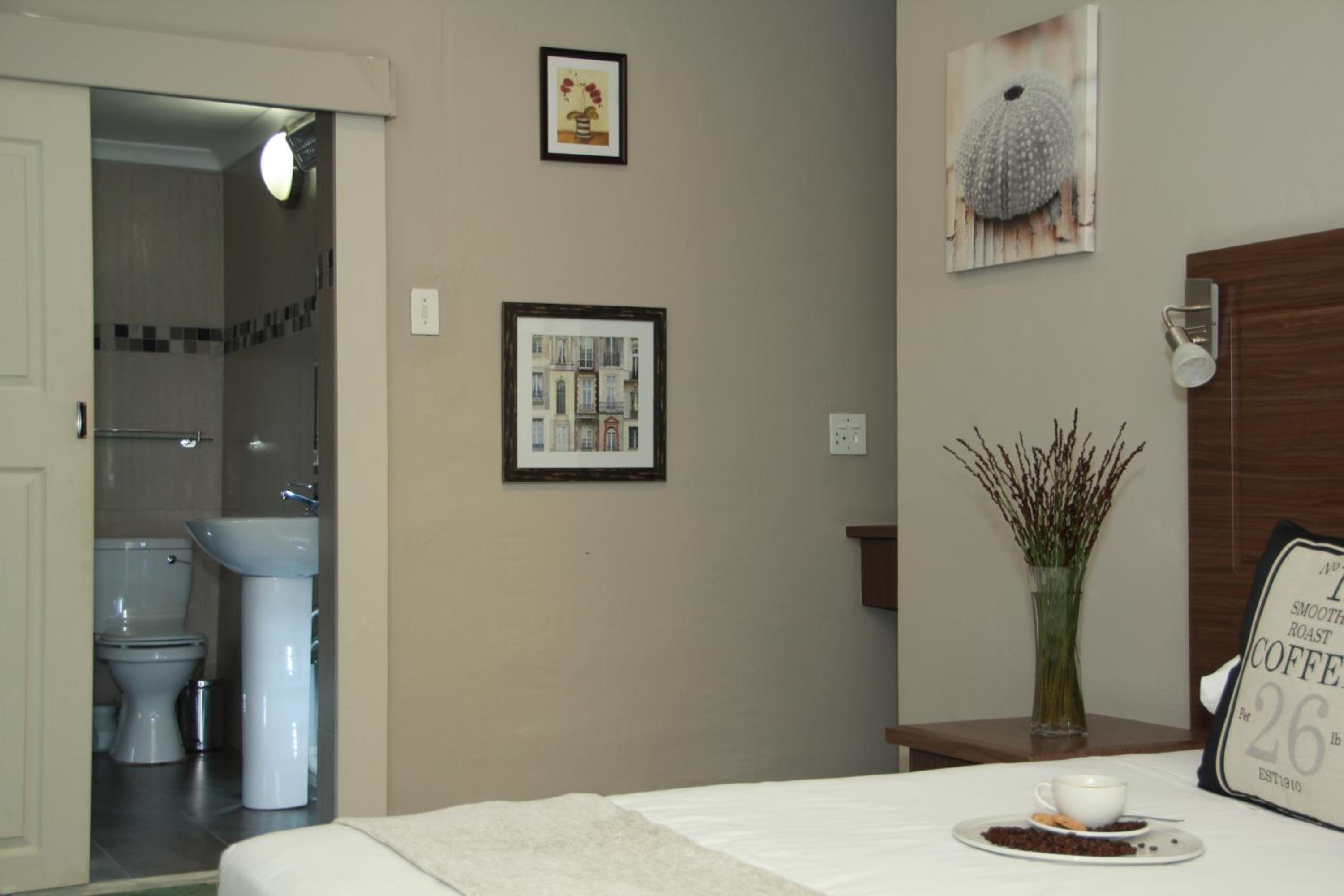 Twin Room with Shower photo 2