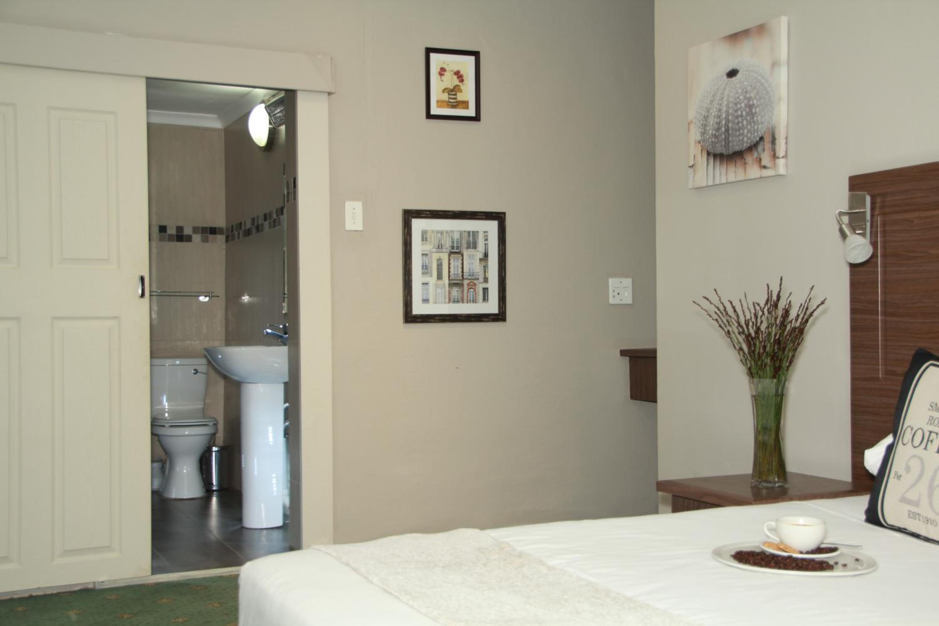 Twin Room with Shower photo 3