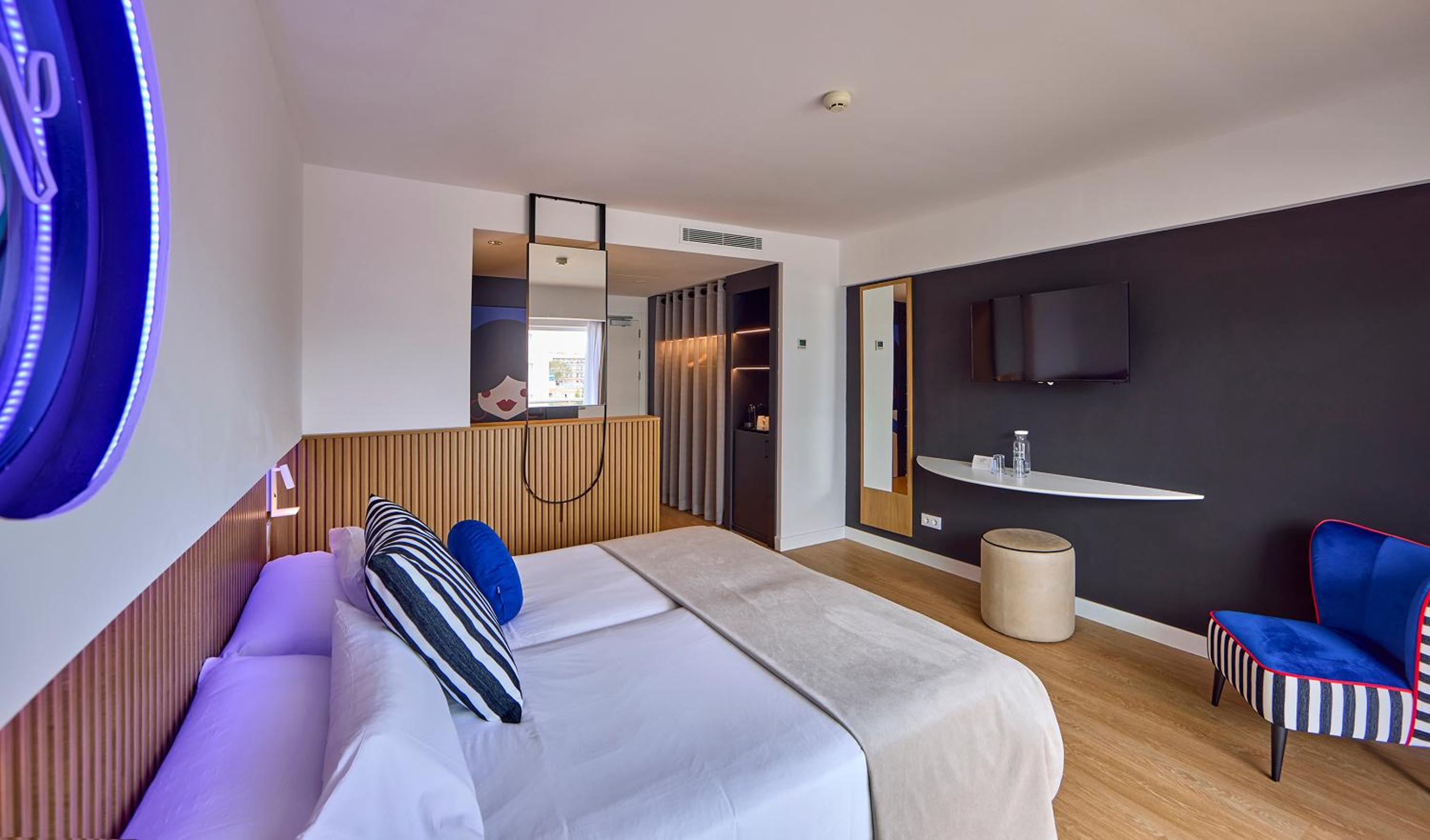 Double Room thumbnail 5
