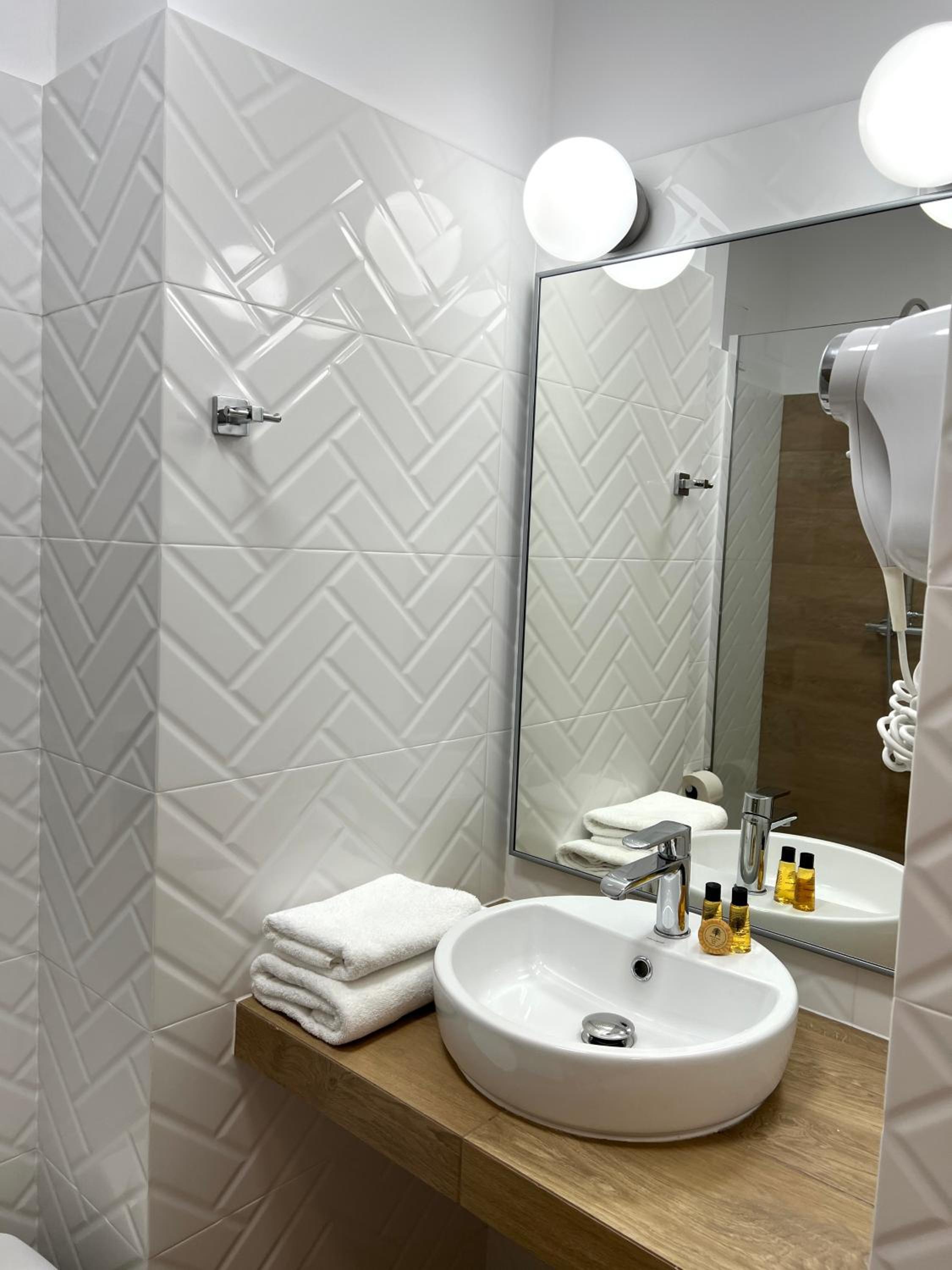 Deluxe Twin Room - Photo 5
