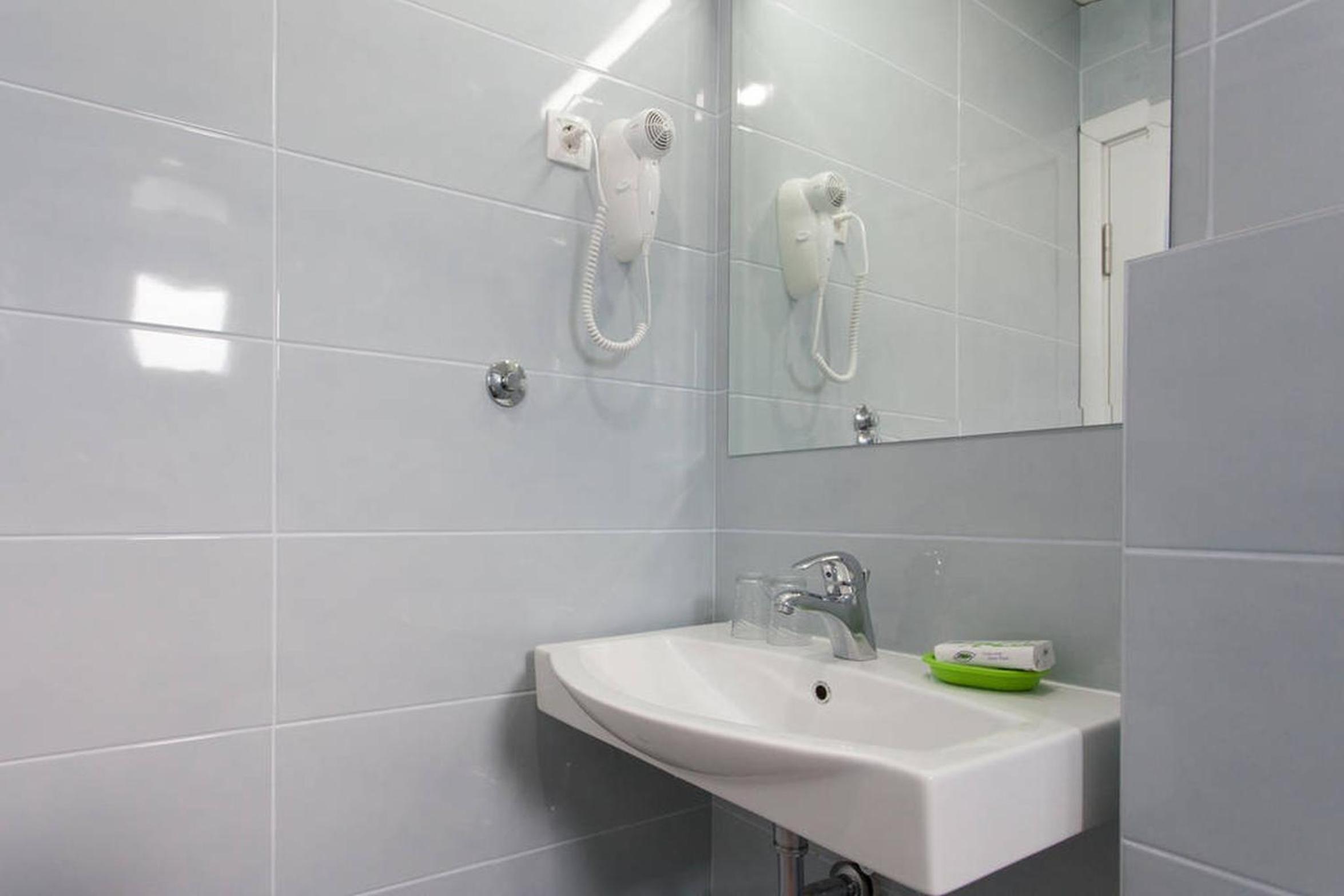 Triple Room - Photo 9