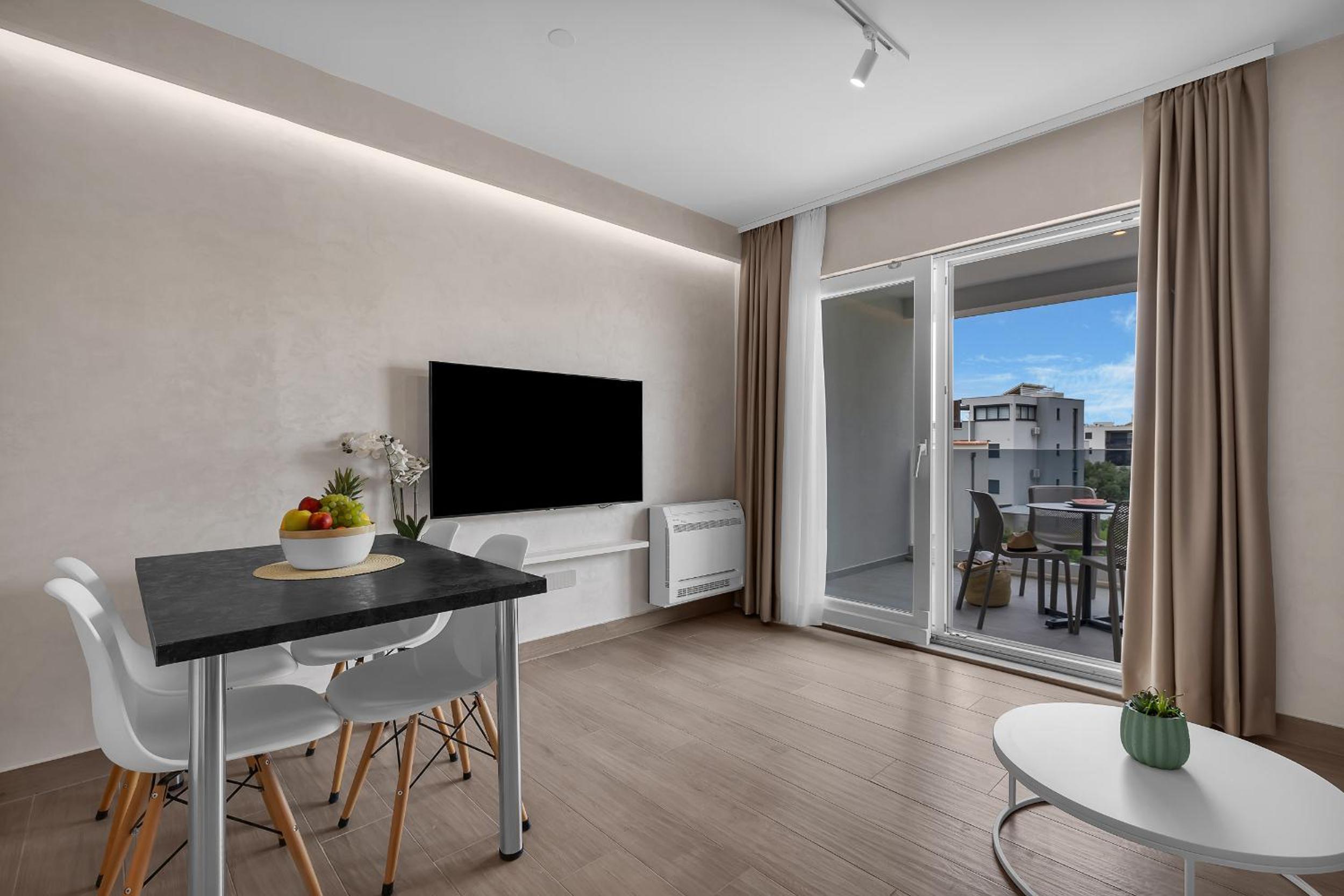 Superior One-Bedroom Apartment with Balcony photo 1