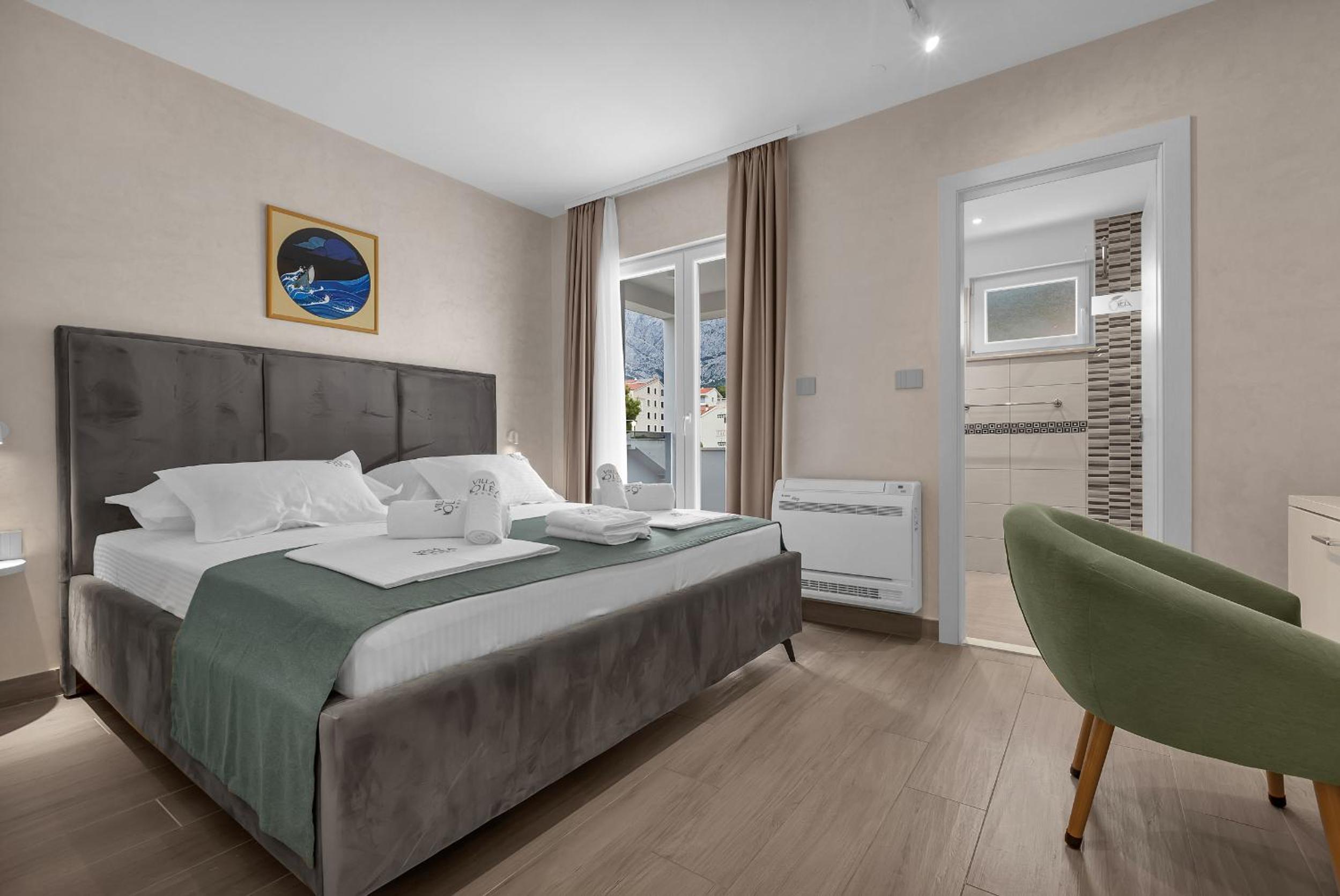 Superior One-Bedroom Apartment with Balcony
