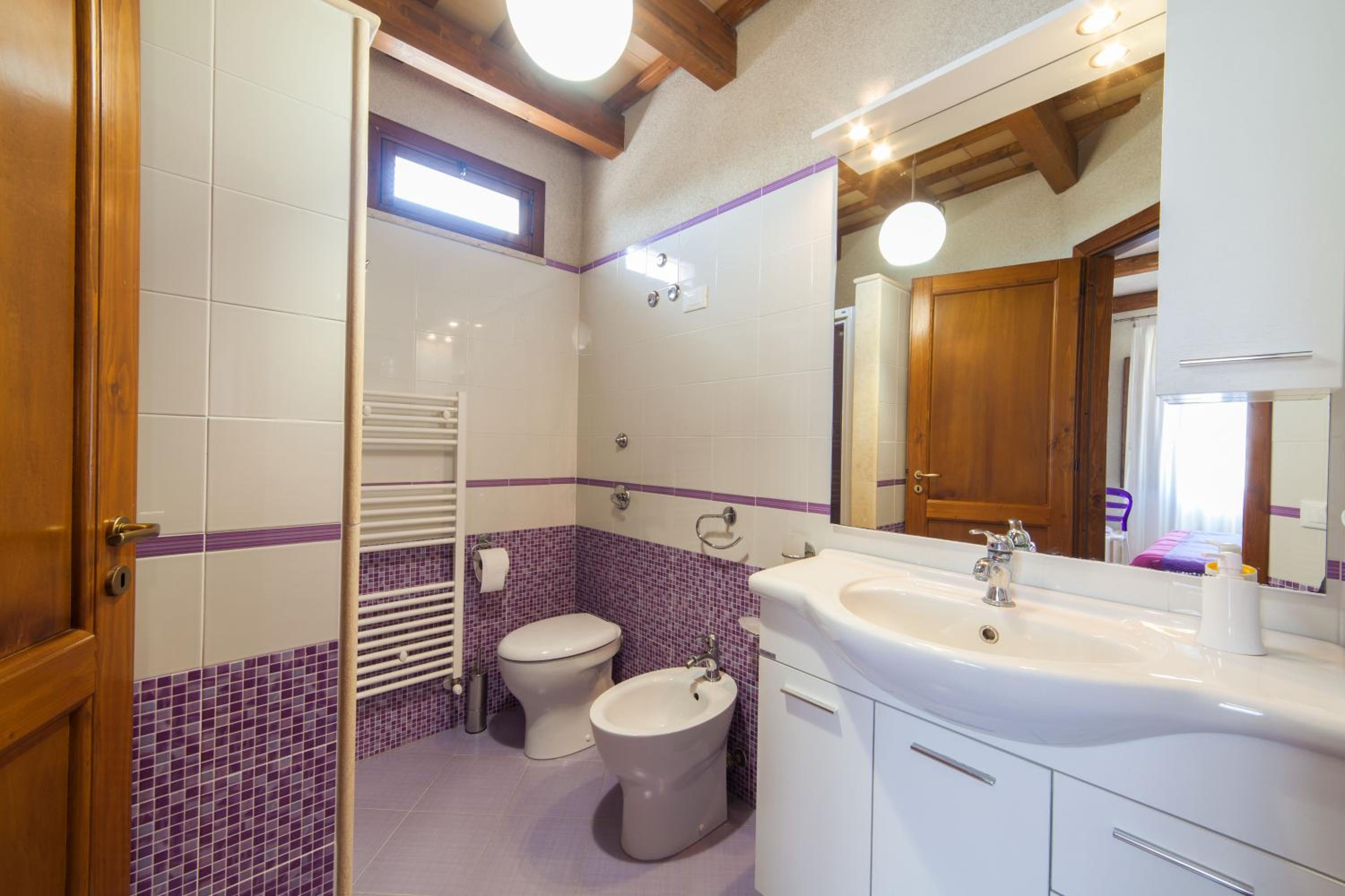 Large Double Room photo 3