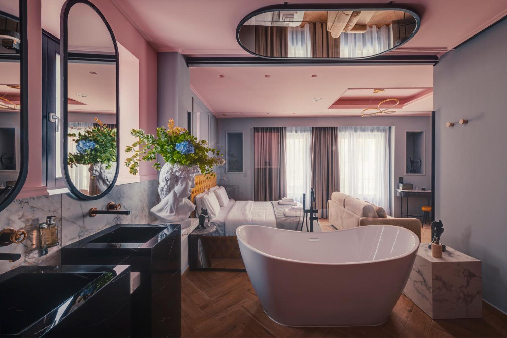Deluxe Suite with Spa Bath