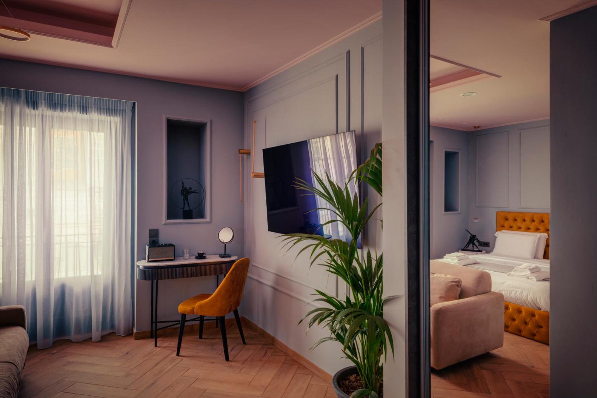 Deluxe Suite with Spa Bath photo 3