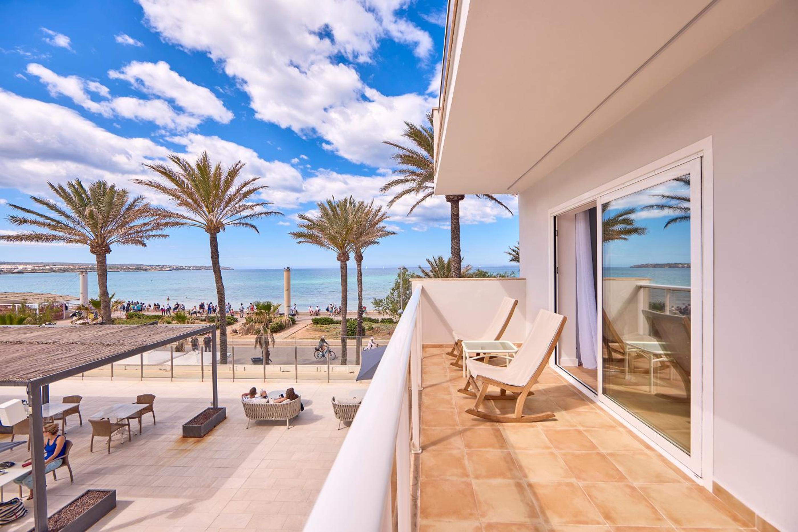 Junior Suite with Side Sea View