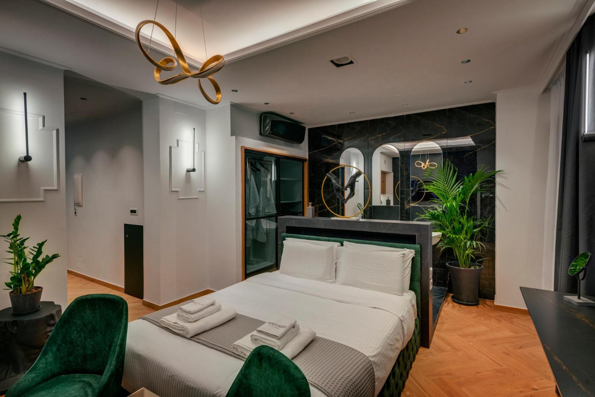 Deluxe Suite with Spa Bath photo 2