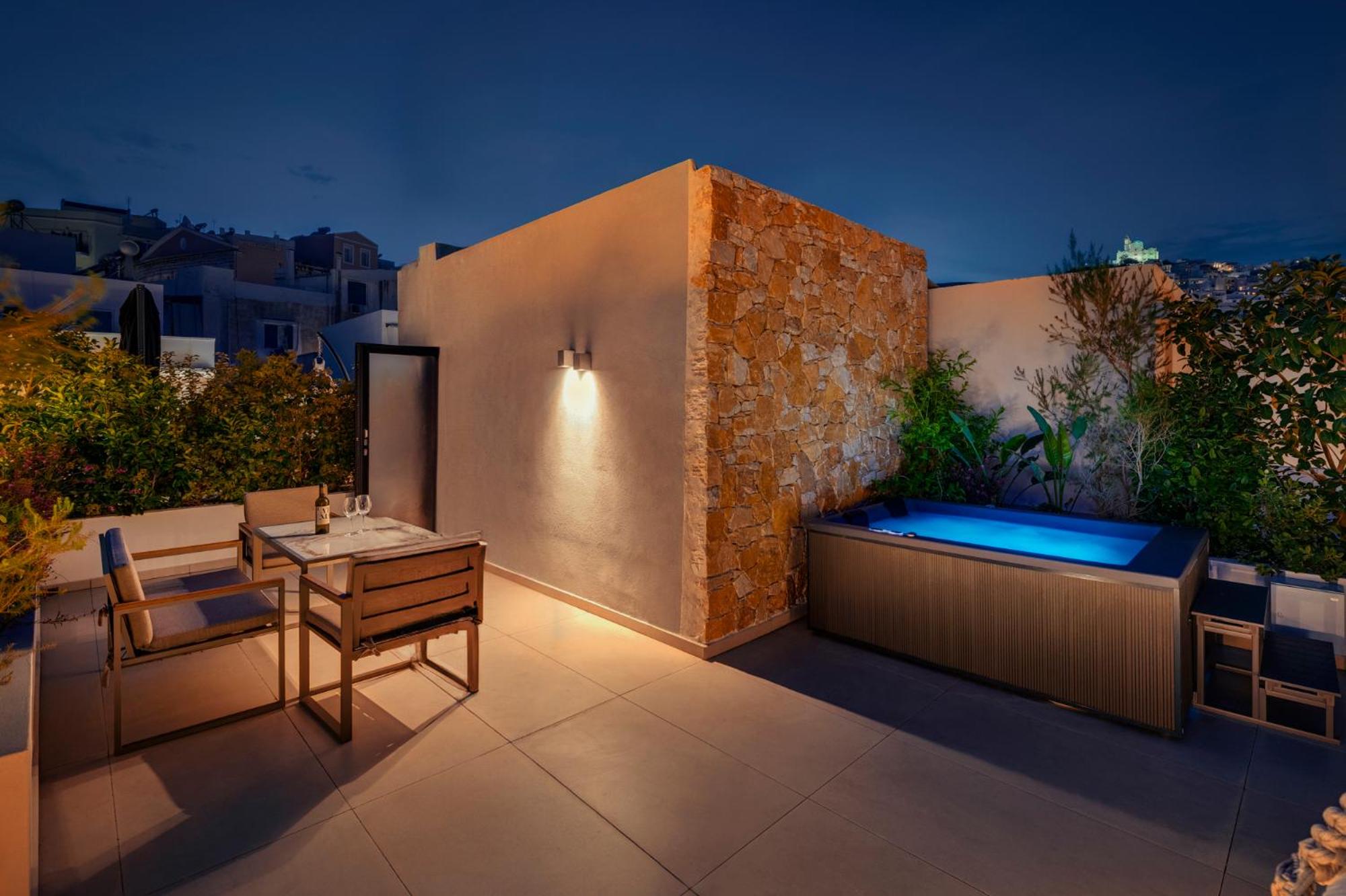 Deluxe Suite with Spa Bath photo 3