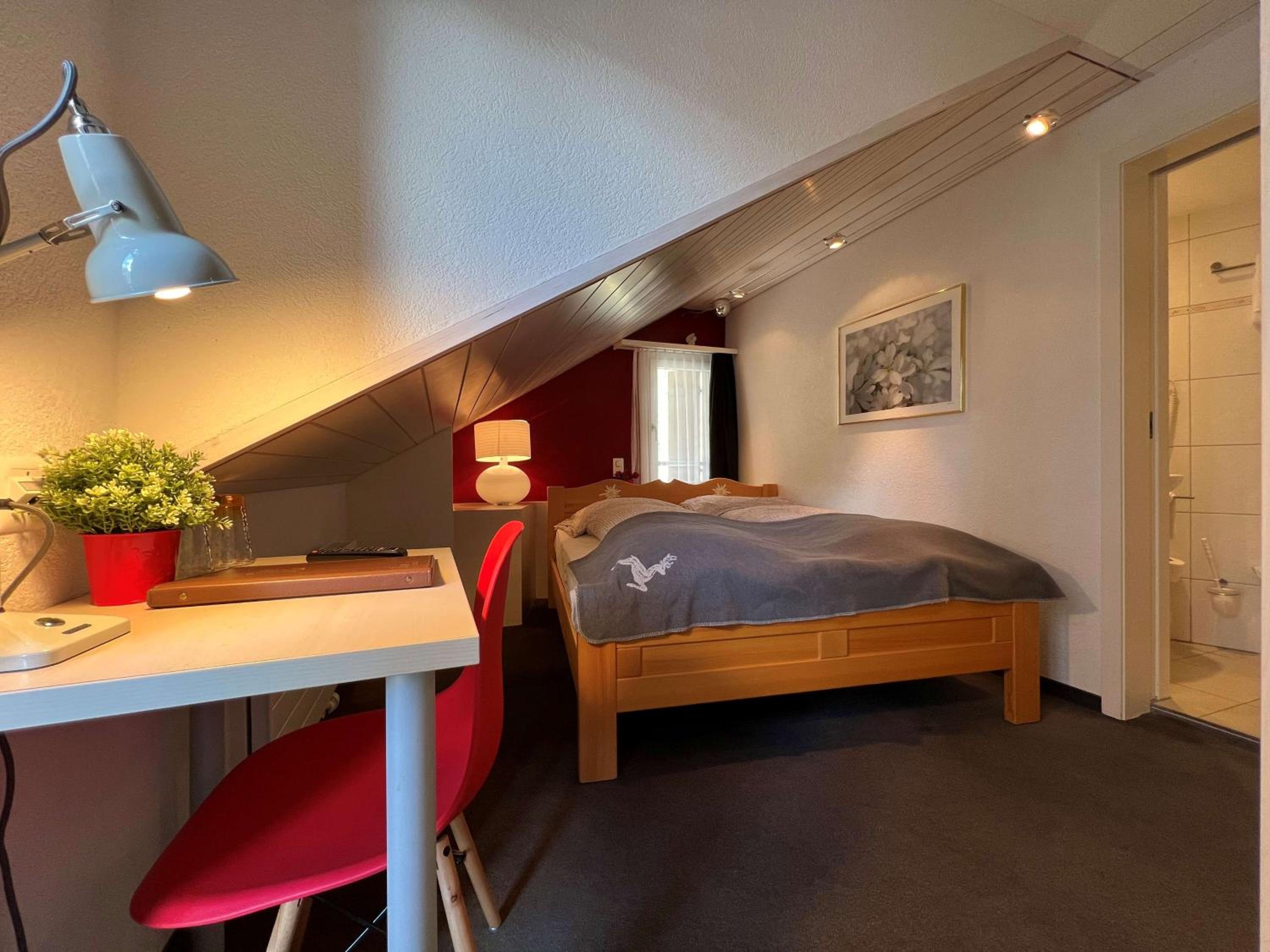 Small Double Room with Private Bathroom photo 2