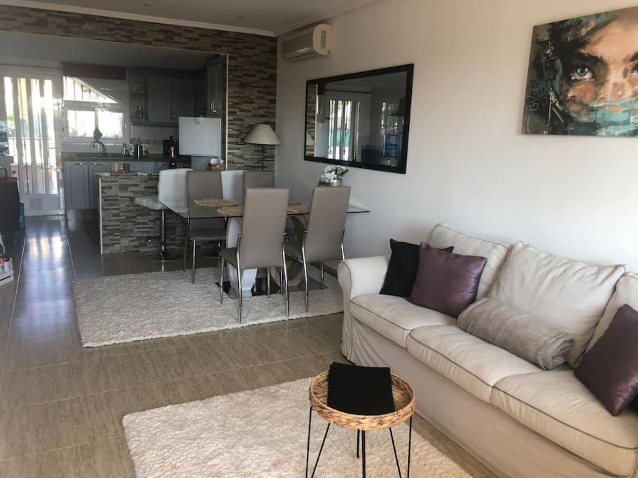 Apartamento con vista a la piscina