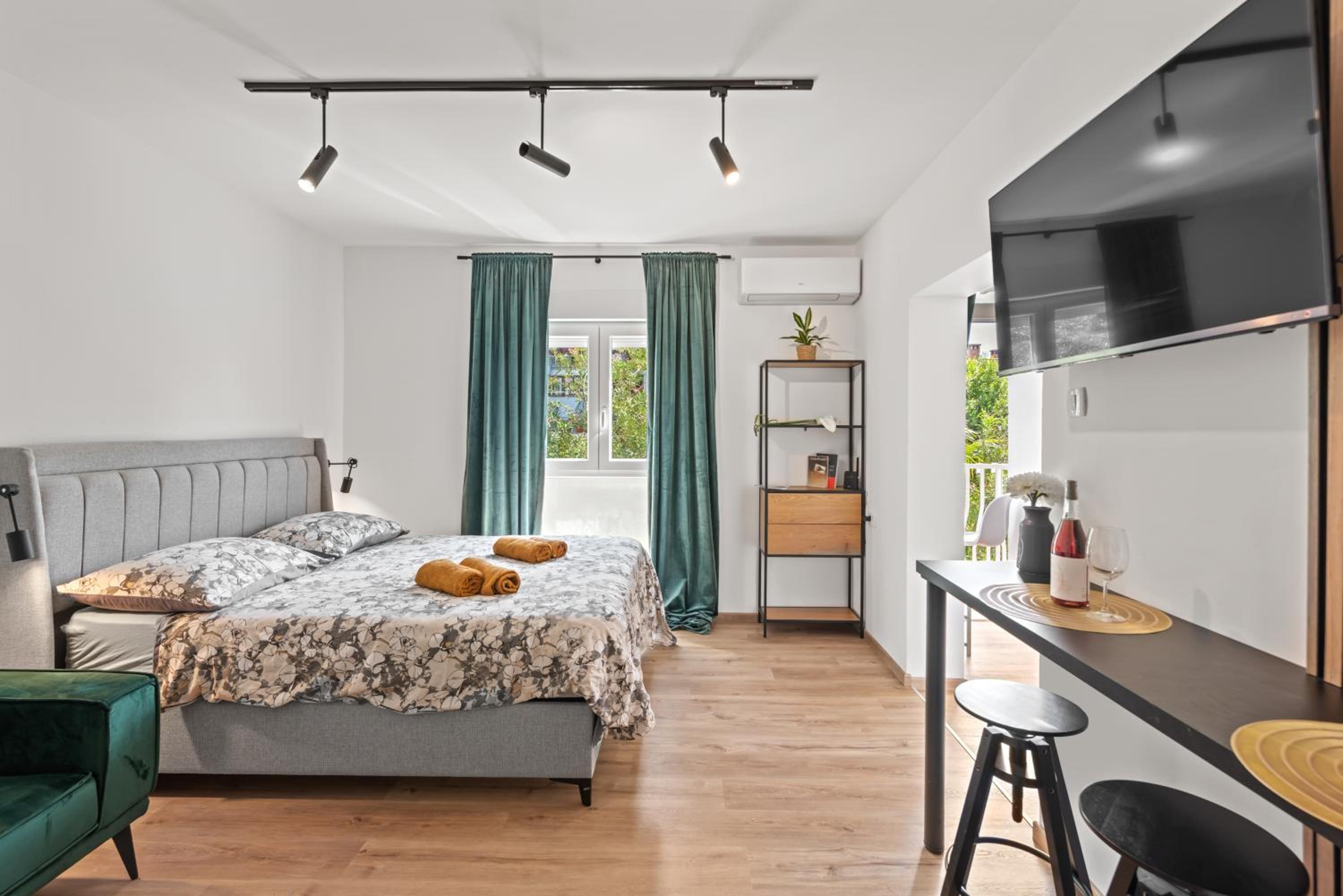 Deluxe Apartment