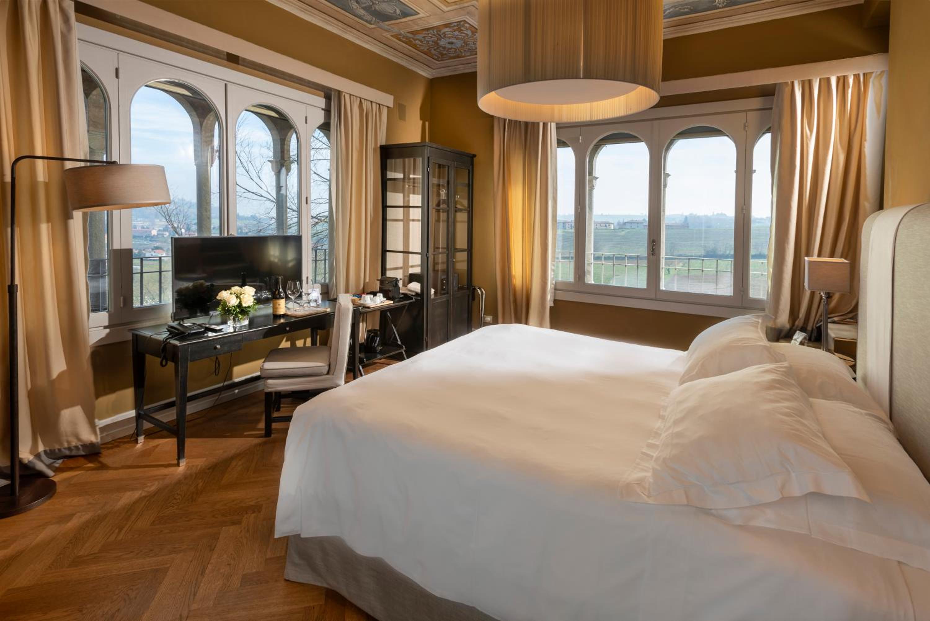Deluxe Suite with Spa Bath and Spa Access photo 1
