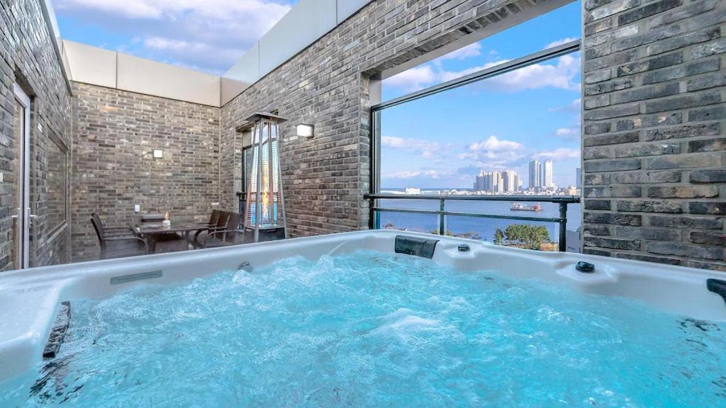 Suite with Lake View photo 2