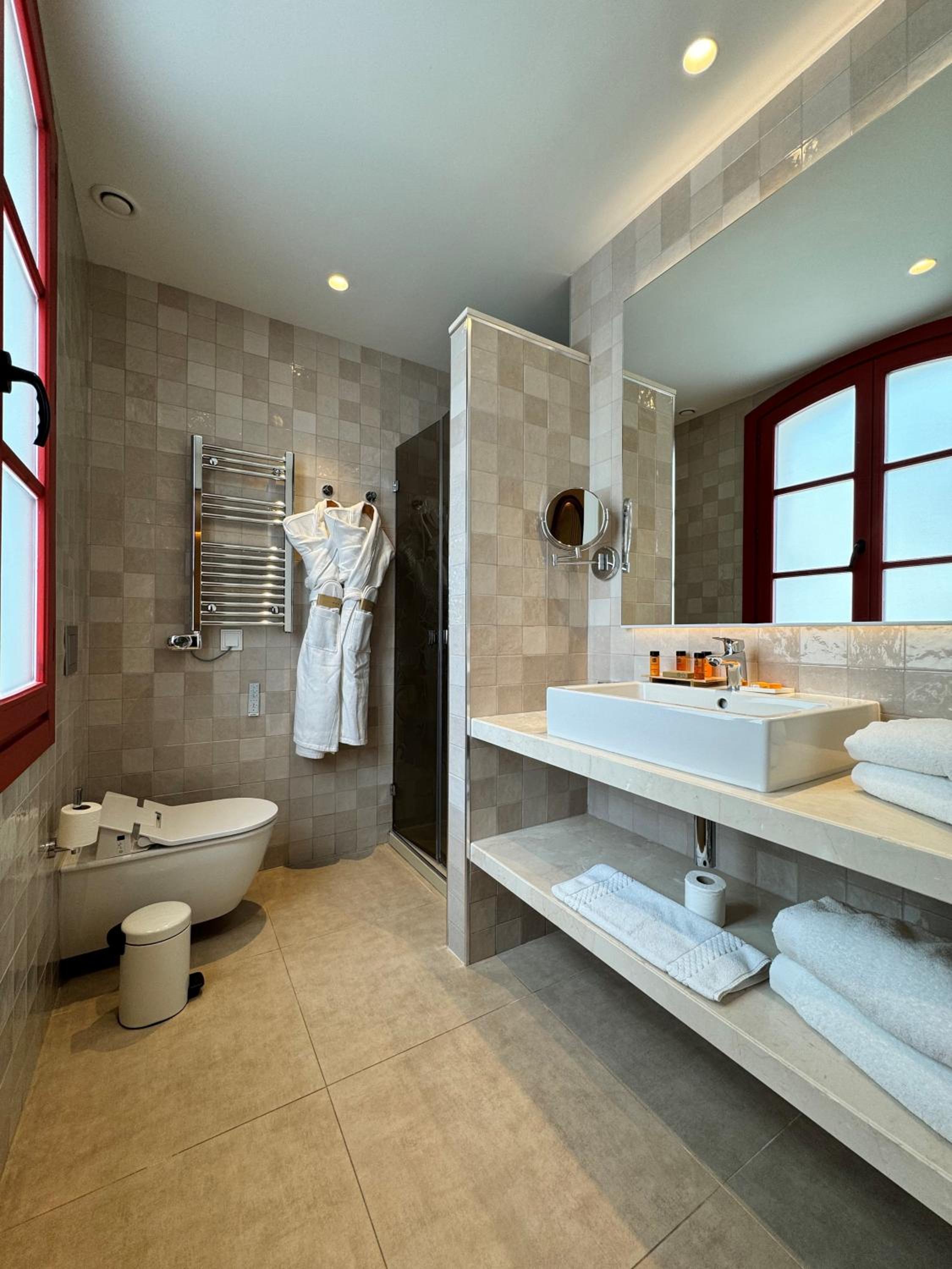 Deluxe Double or Twin Room with Terrace - Photo 2