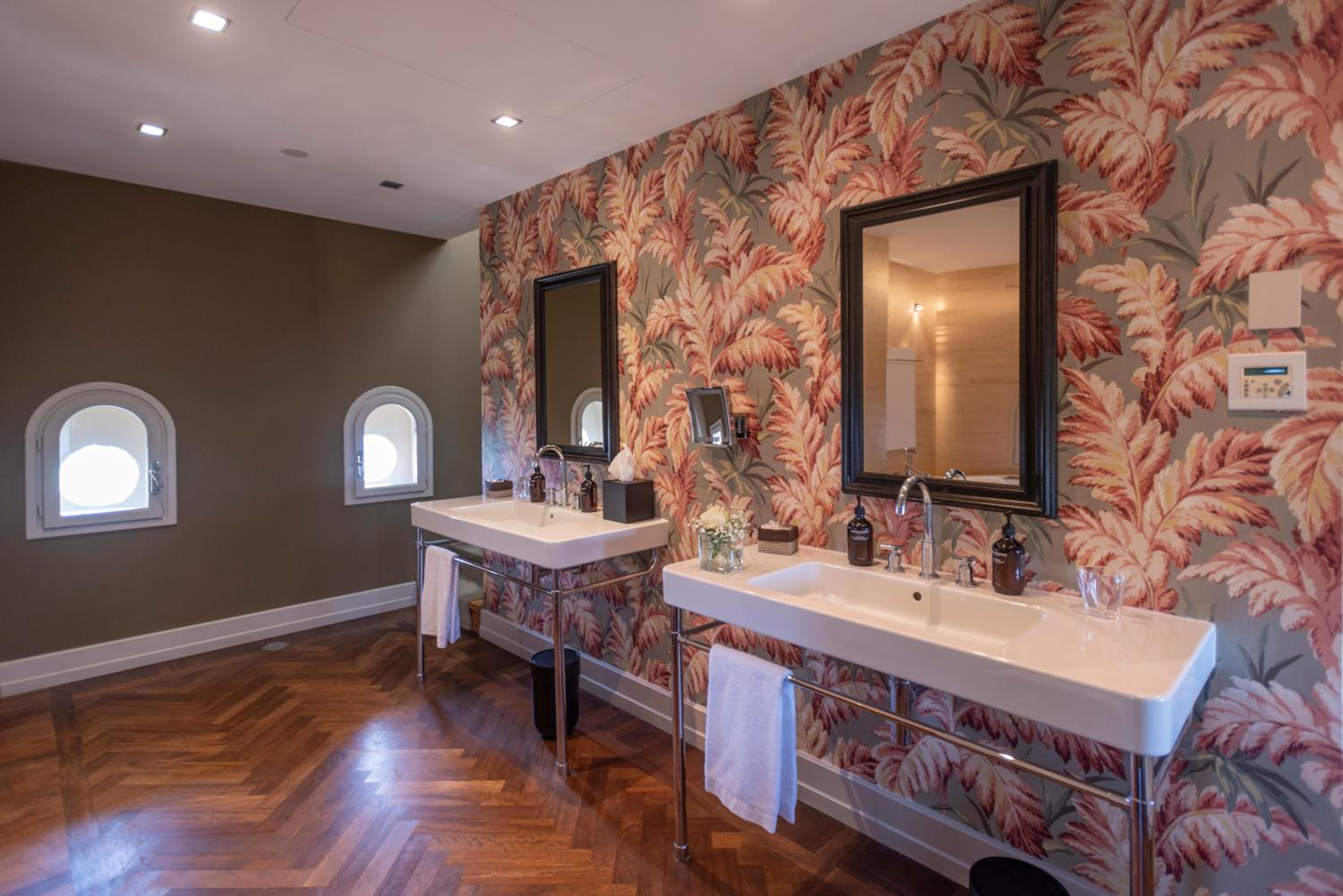 Deluxe Suite with Spa Bath and Spa Access photo 3