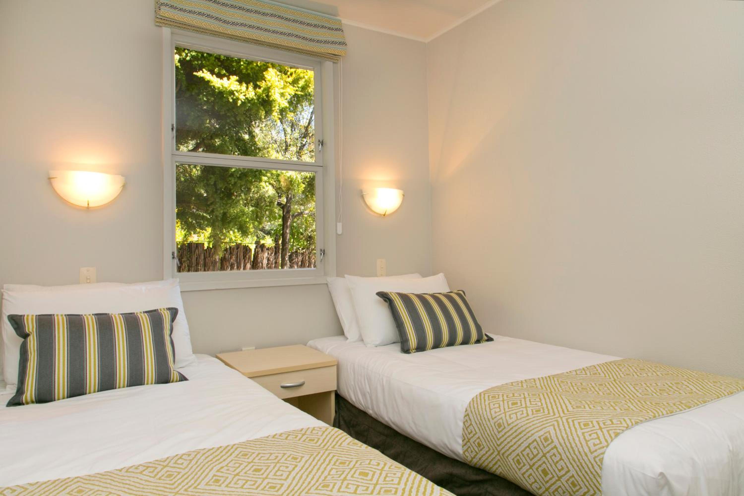 Two-Bedroom Apartment with Pool View - Photo 5