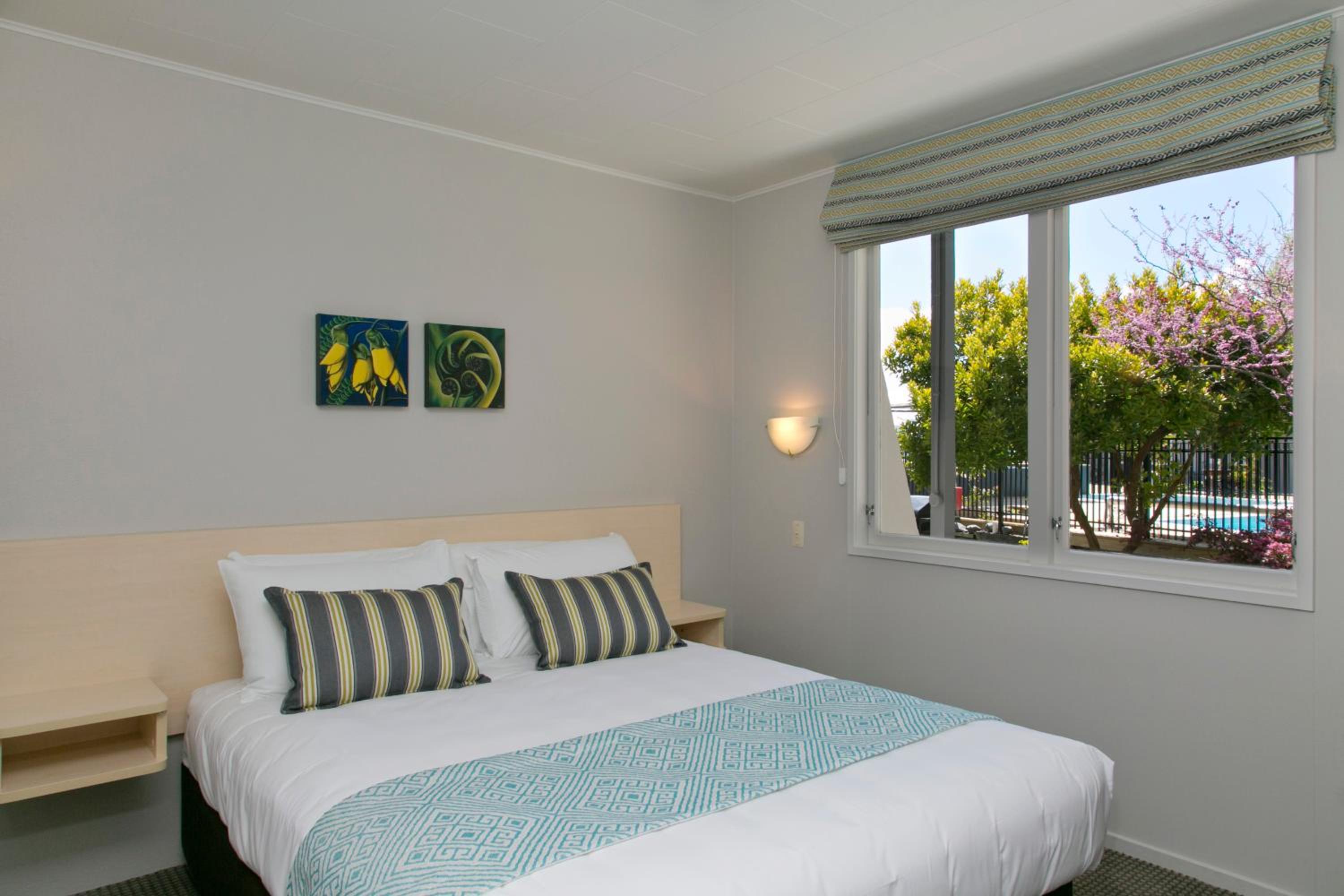 Two-Bedroom Apartment with Pool View - Photo 3